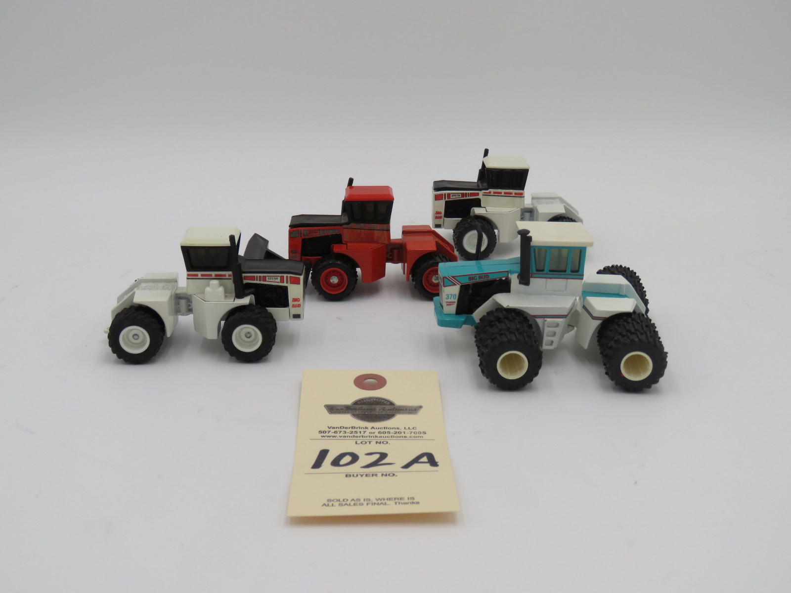 4 PCS (ERTL BIG BUD 400/20 1987 SHOW EDITION MADE IN USA D,IOWA) (BIG BUD 525/50 WESTERN CANADA FARM PROGRESS SHOW 1987 JUN 22, 87  (BIG BUD 370 POWER SHIFT ERTL, BIG BUD 525/84 ERTL ALL METAL DIECAST TRACTORS NO BOXES  1/64TH SCALE - Image 1