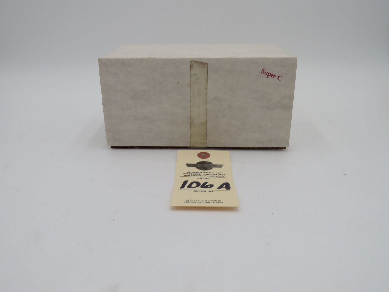 1 NIB CASE IH PUT TOGETHER PLASTIC TRACTOR SUPER C 1/16TH SCALE - Image 1