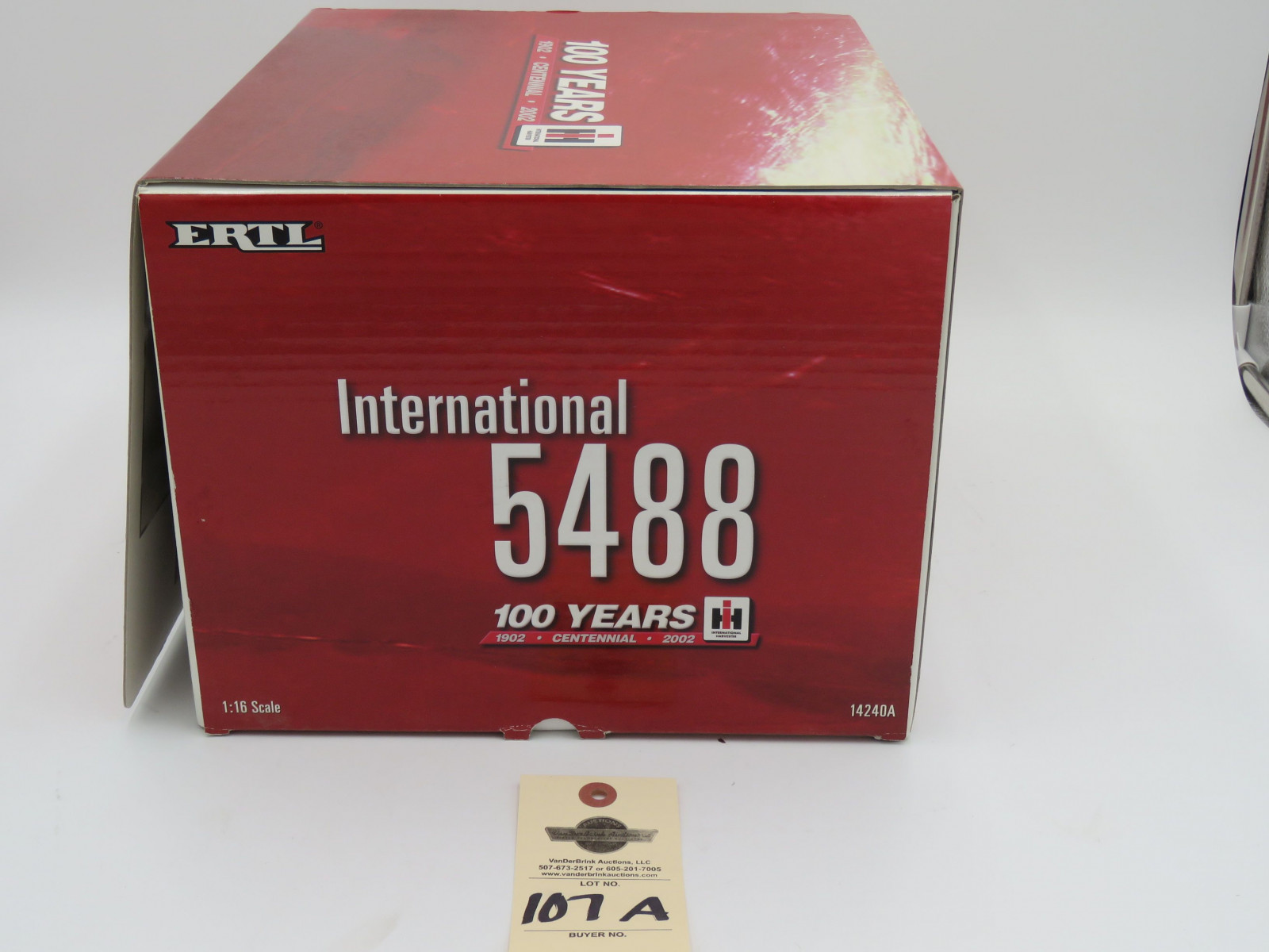 2002 ERTL INTERNATIONAL 5488 NIB  THIS 5488 MODEL IS THE FIRST IN THE 4 PIECE INTERNATIONAL HARVESTER 100TH ANNIVERSARY SERIES. THIS PRODUCTION RUN WILL BE LIMITED TO 5,000 PIECES.  1/16TH SCALE - Image 3