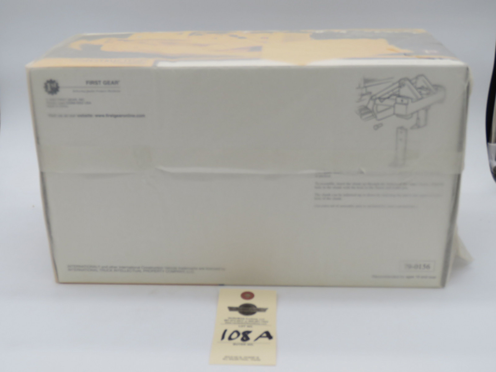 INTERNATIONAL TD-25 CRAWLER 1/25 CONTRUCTION PIONEER FIRST GEAR ORIGINAL BOX OPENED/WROTE ON TISSUE PAPER ORIGINAL SMALL TEAR AND NIB CRAWLER 1ST OF 25 1/25TH SCALE - Image 3