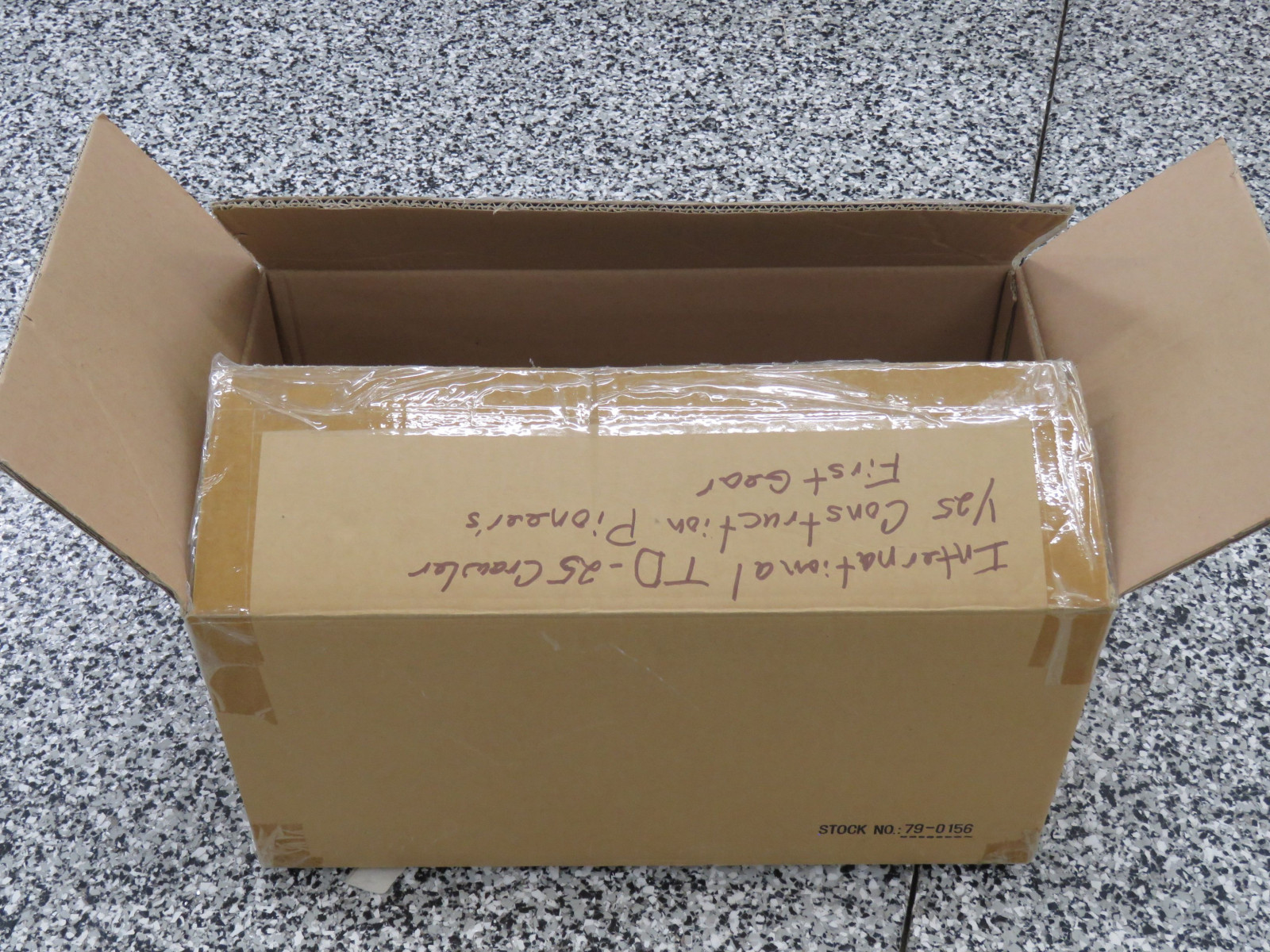 INTERNATIONAL TD-25 CRAWLER 1/25 CONTRUCTION PIONEER FIRST GEAR ORIGINAL BOX OPENED/WROTE ON TISSUE PAPER ORIGINAL SMALL TEAR AND NIB CRAWLER 1ST OF 25 1/25TH SCALE - Image 8