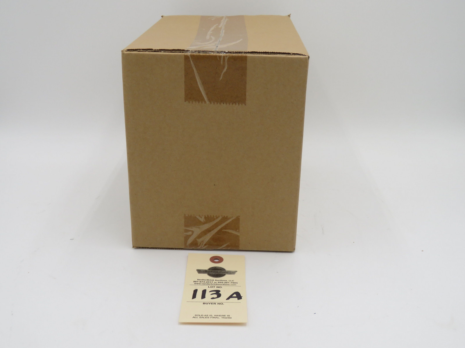 NIB NEVER OPENED ORIGINAL BOX SPEC CAST LAFAYETTE 2006 FARMALL 340 DIESEL  DAMAGE TO BOX - Image 5