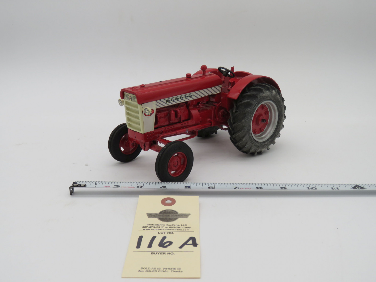 INTERNATIONAL 560 METAL DIECAST SOUTHERN INDIANA FARM TOY STORE NOV. 25,1989 1/16TH SCALE - Image 3