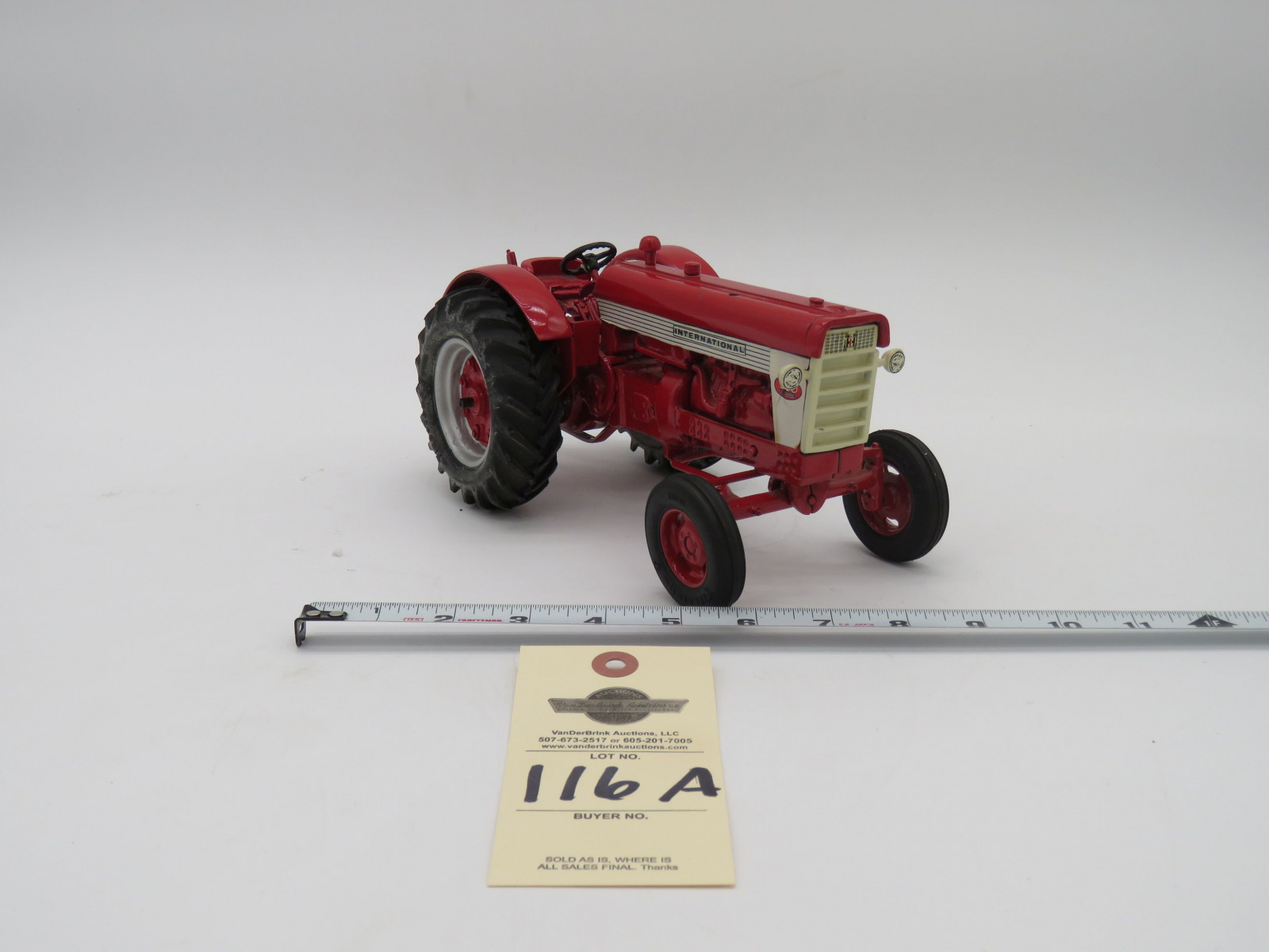INTERNATIONAL 560 METAL DIECAST SOUTHERN INDIANA FARM TOY STORE NOV. 25,1989 1/16TH SCALE - Image 4