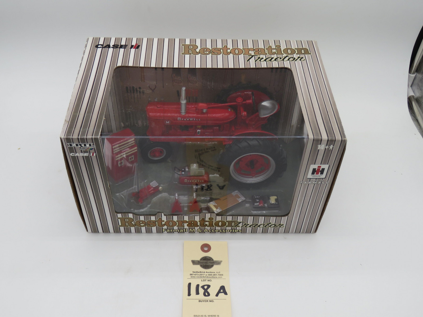 ERTL CASE IH RESOTRATION TRACTOR FARMALL M & ACCESSORIES NIB  1/16TH SCALE - Image 2