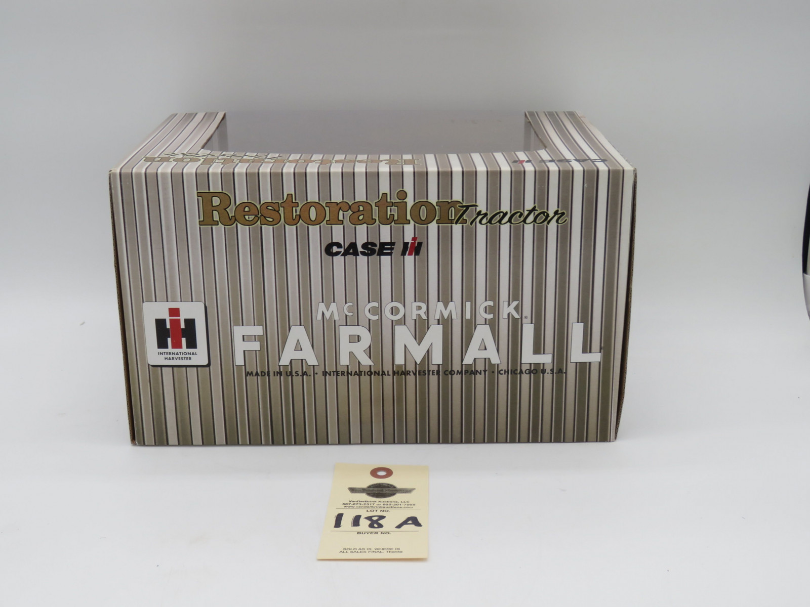 ERTL CASE IH RESOTRATION TRACTOR FARMALL M & ACCESSORIES NIB  1/16TH SCALE - Image 4