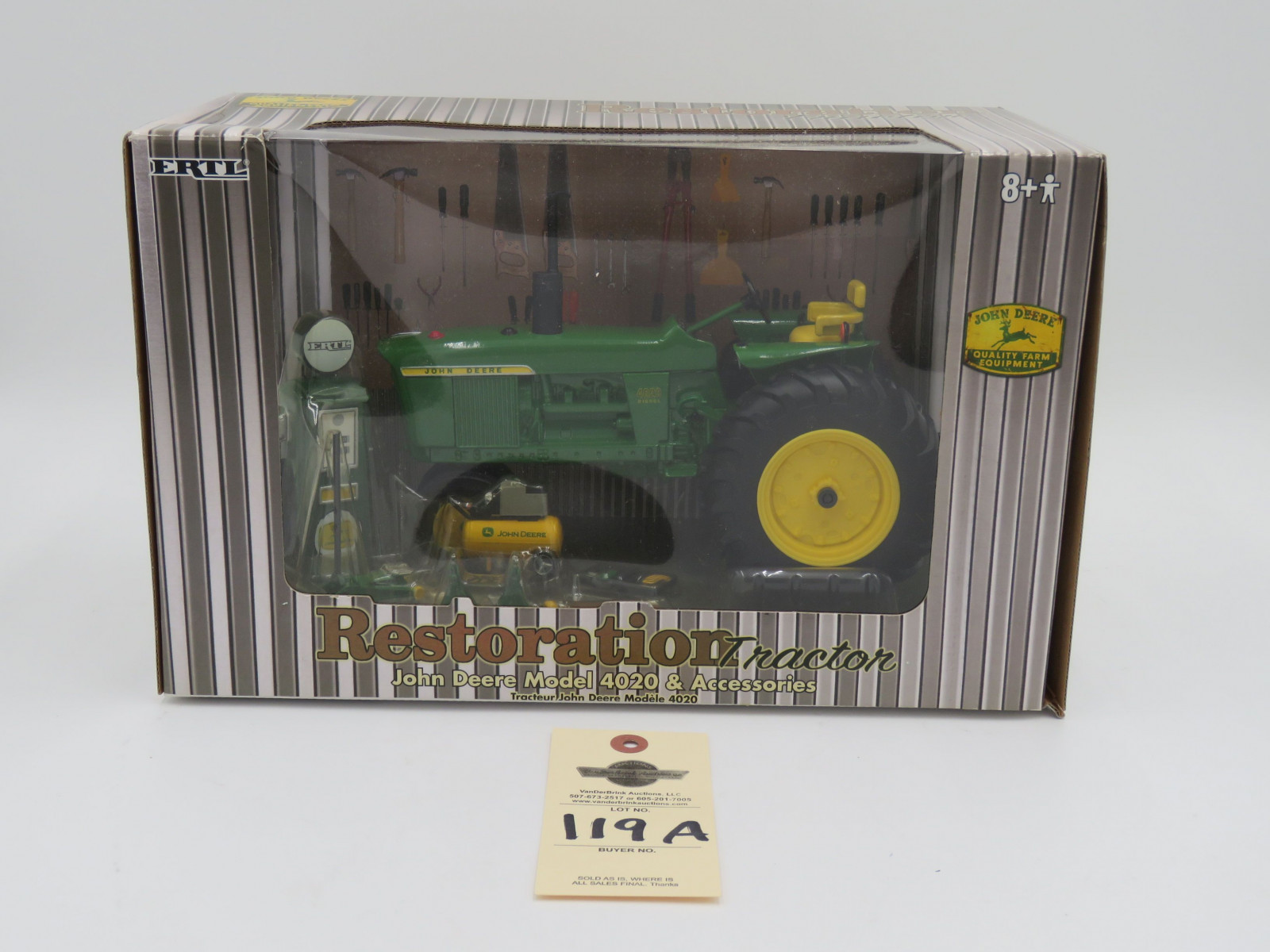 ERTL RESTORATION TRACTOR JOHN DEERE MODEL 4020 & ACCESSORIES 1/16TH SCALE NIB - Image 1