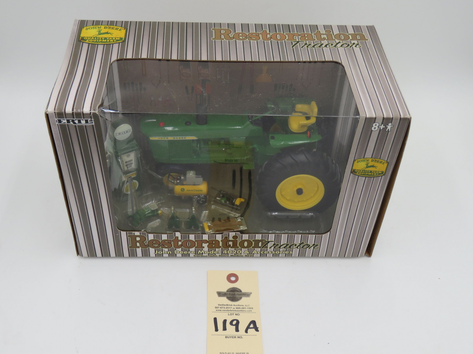 ERTL RESTORATION TRACTOR JOHN DEERE MODEL 4020 & ACCESSORIES 1/16TH SCALE NIB - Image 2