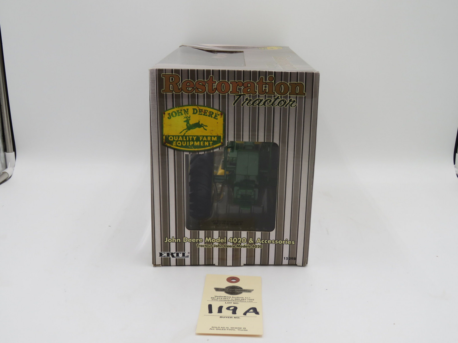 ERTL RESTORATION TRACTOR JOHN DEERE MODEL 4020 & ACCESSORIES 1/16TH SCALE NIB - Image 3