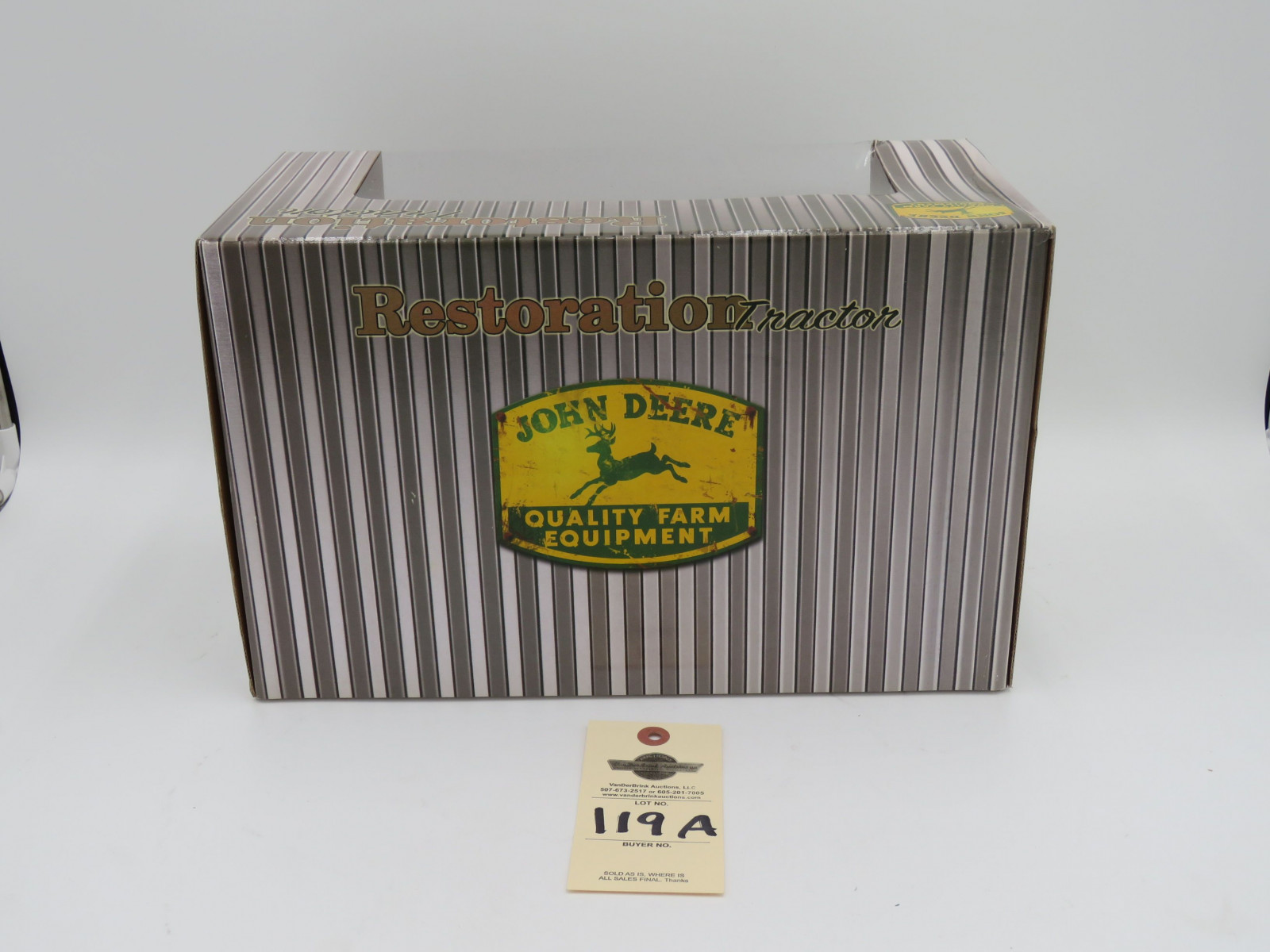 ERTL RESTORATION TRACTOR JOHN DEERE MODEL 4020 & ACCESSORIES 1/16TH SCALE NIB - Image 4