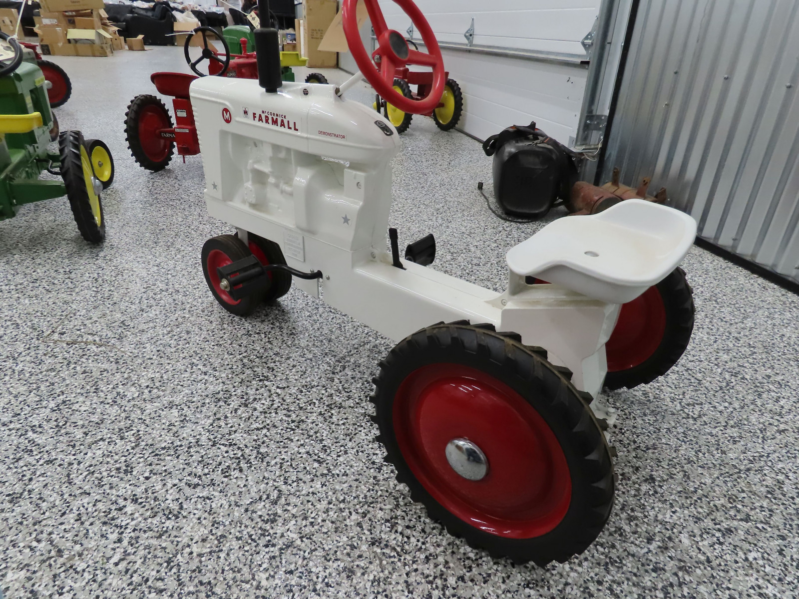 Scale MOdels White Farmall M Pedal Tractor made in Dyersville, IA 2000 Demonstrator Model - Image 11