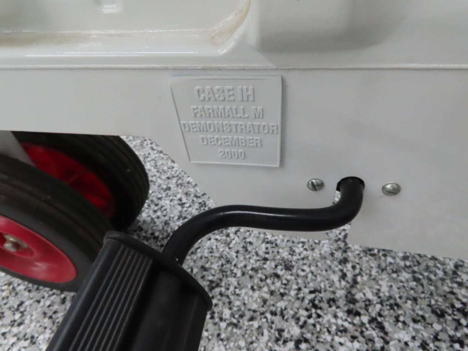 Scale MOdels White Farmall M Pedal Tractor made in Dyersville, IA 2000 Demonstrator Model - Image 12