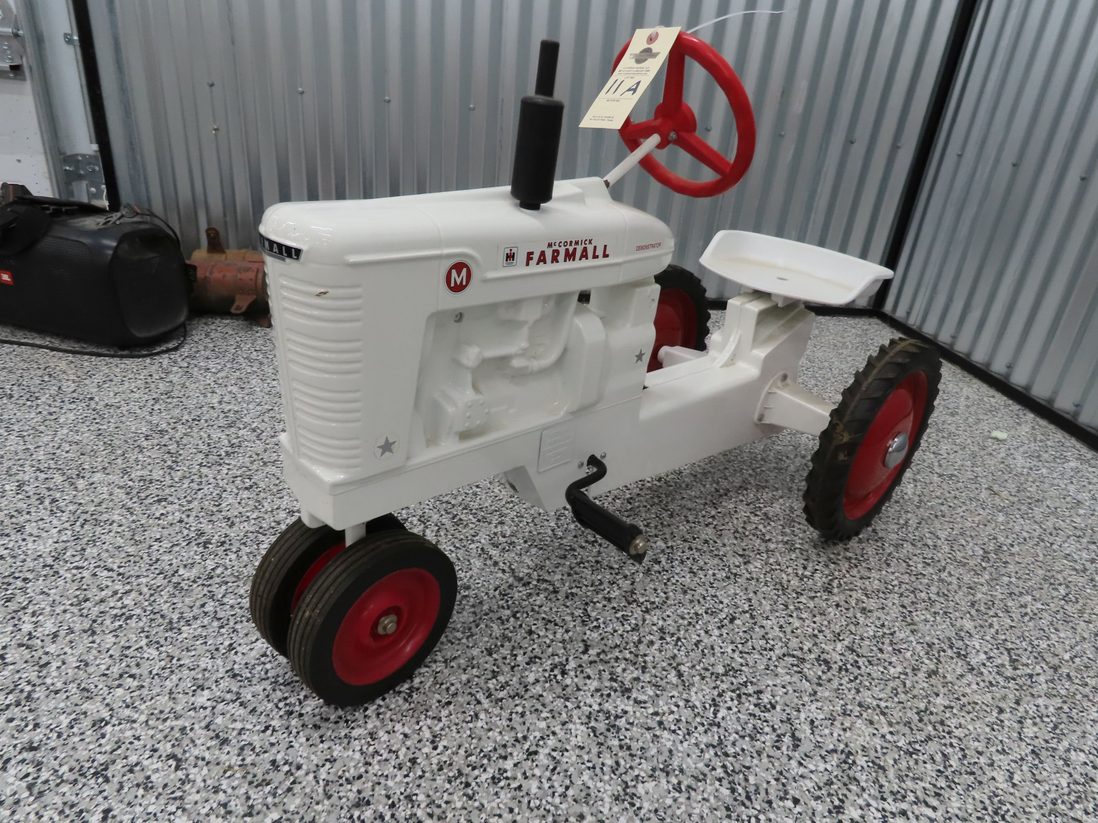 Scale MOdels White Farmall M Pedal Tractor made in Dyersville, IA 2000 Demonstrator Model - Image 17