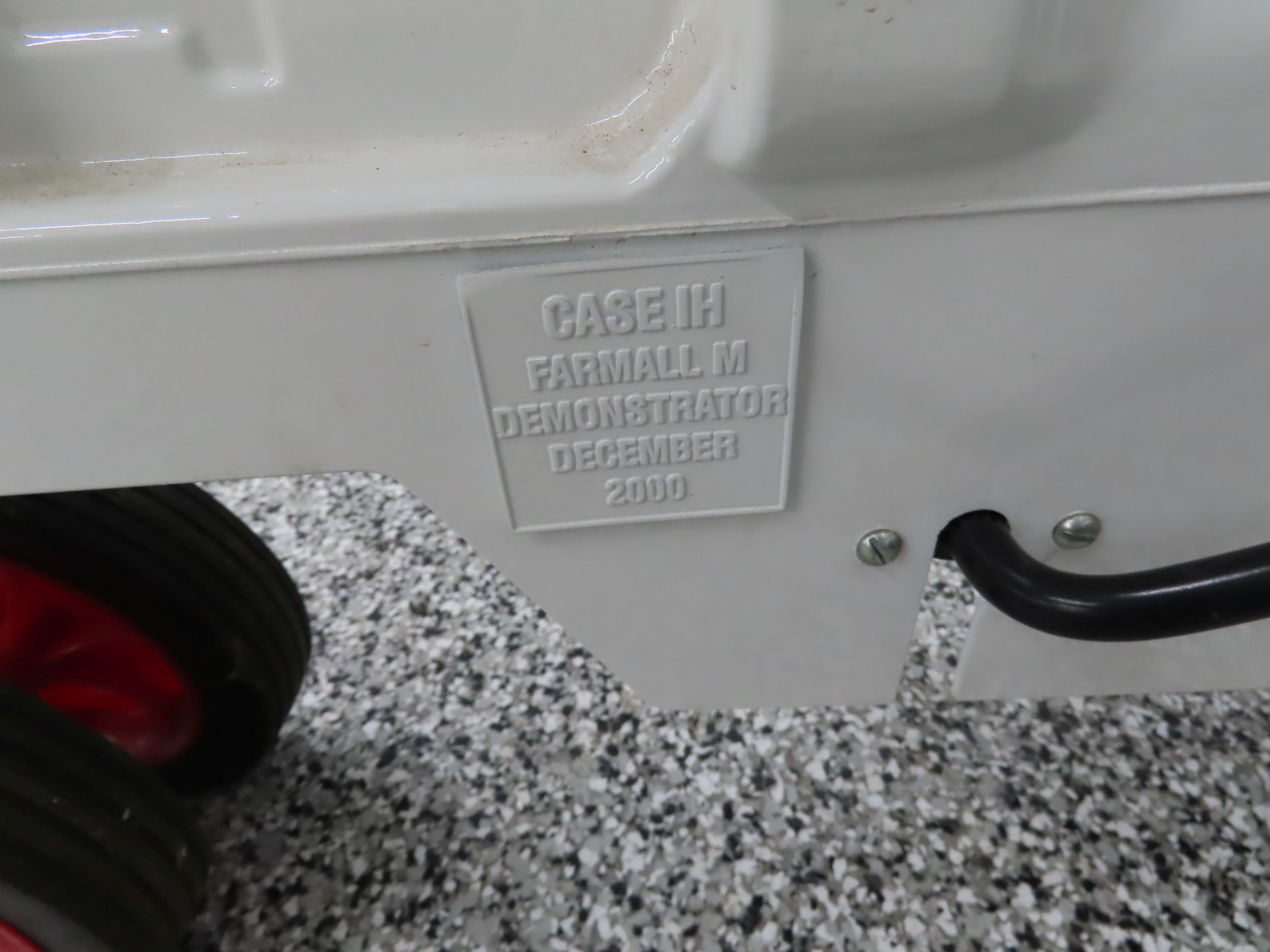 Scale MOdels White Farmall M Pedal Tractor made in Dyersville, IA 2000 Demonstrator Model - Image 3