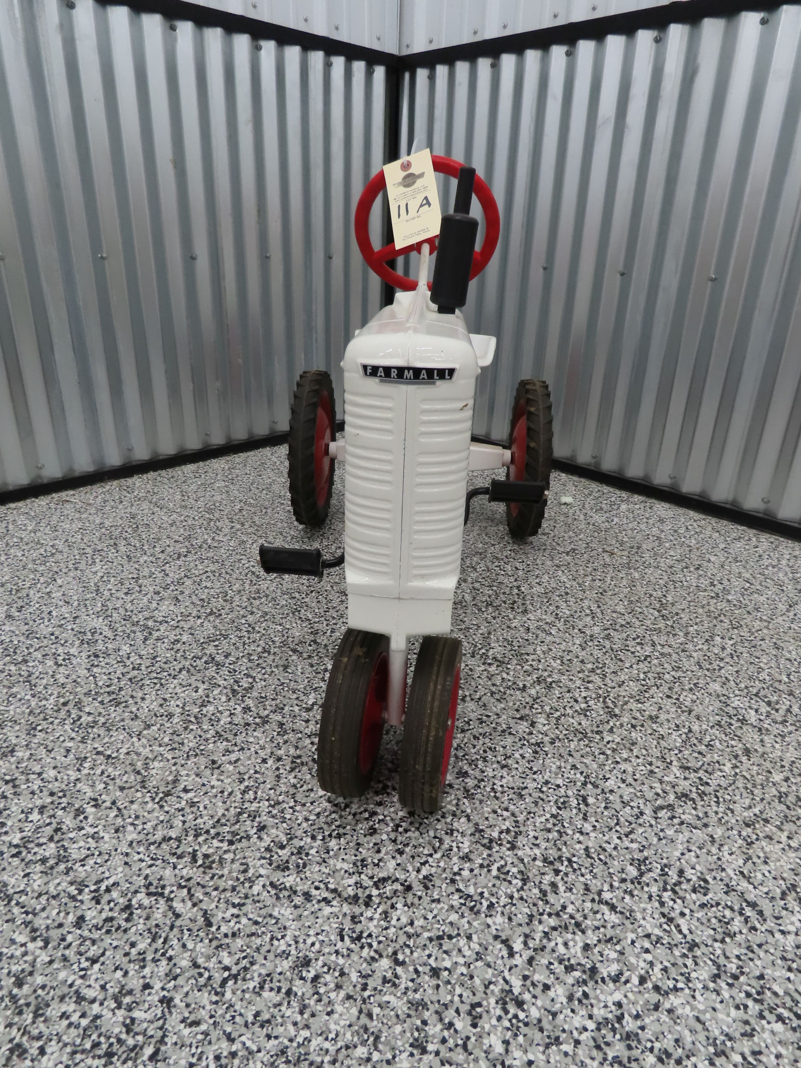 Scale MOdels White Farmall M Pedal Tractor made in Dyersville, IA 2000 Demonstrator Model - Image 5