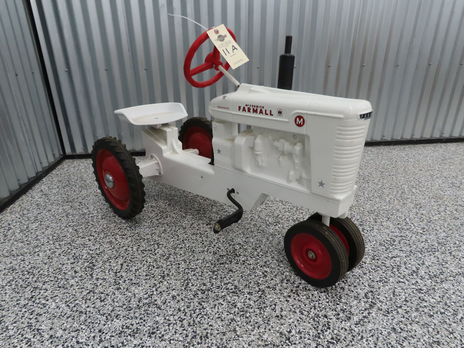 Scale MOdels White Farmall M Pedal Tractor made in Dyersville, IA 2000 Demonstrator Model - Image 6