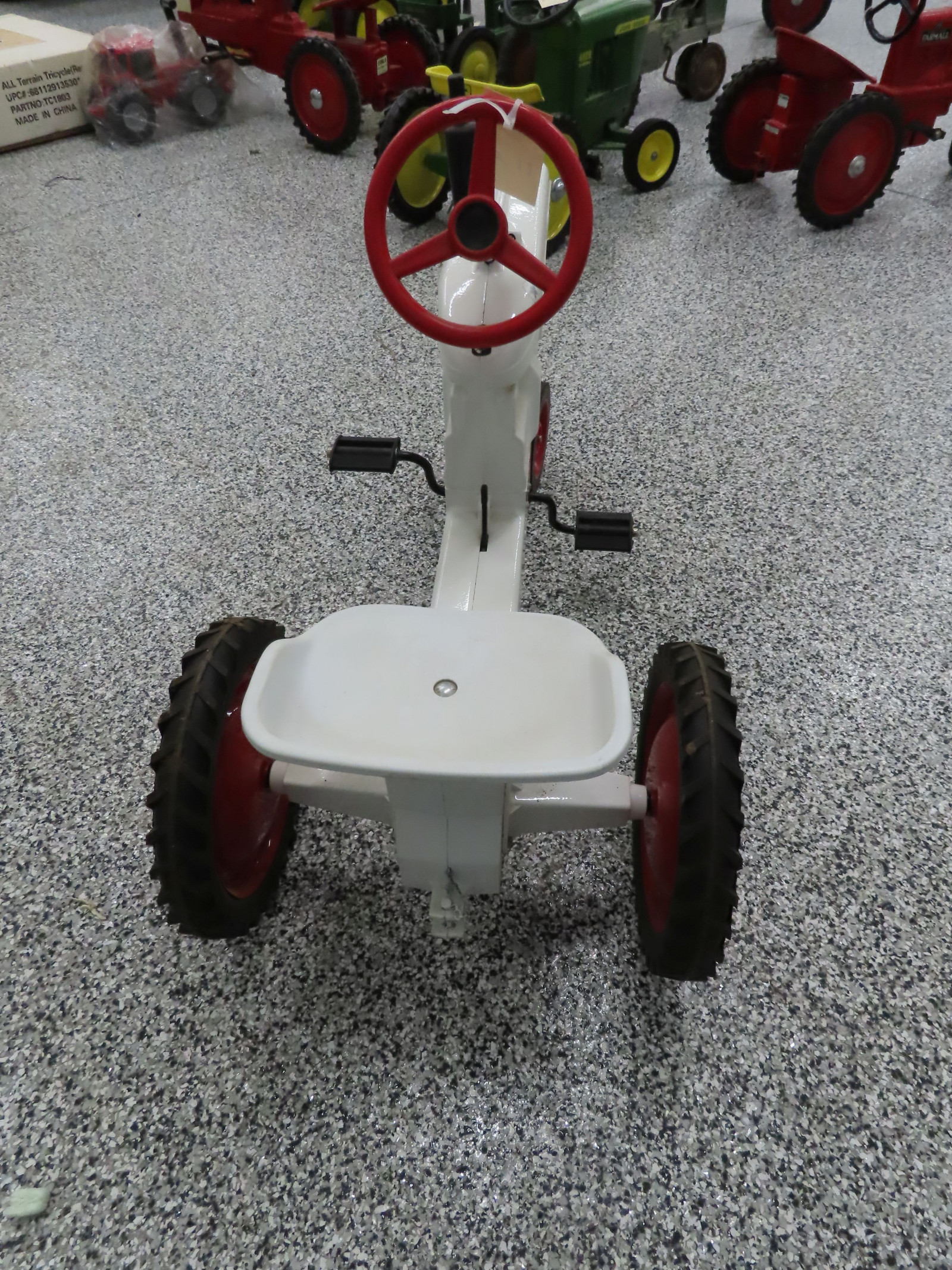 Scale MOdels White Farmall M Pedal Tractor made in Dyersville, IA 2000 Demonstrator Model - Image 9