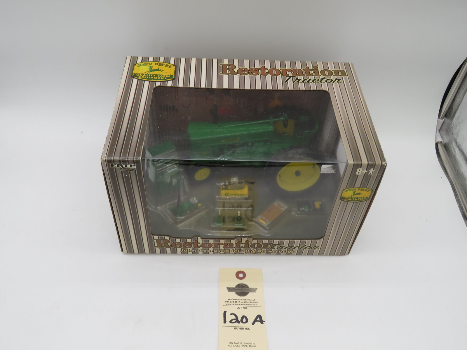 RESTORATION TRACTOR JOHN DEERE MODEL 70 & ACCESSORIES NIB  1/16TH SCALE - Image 2