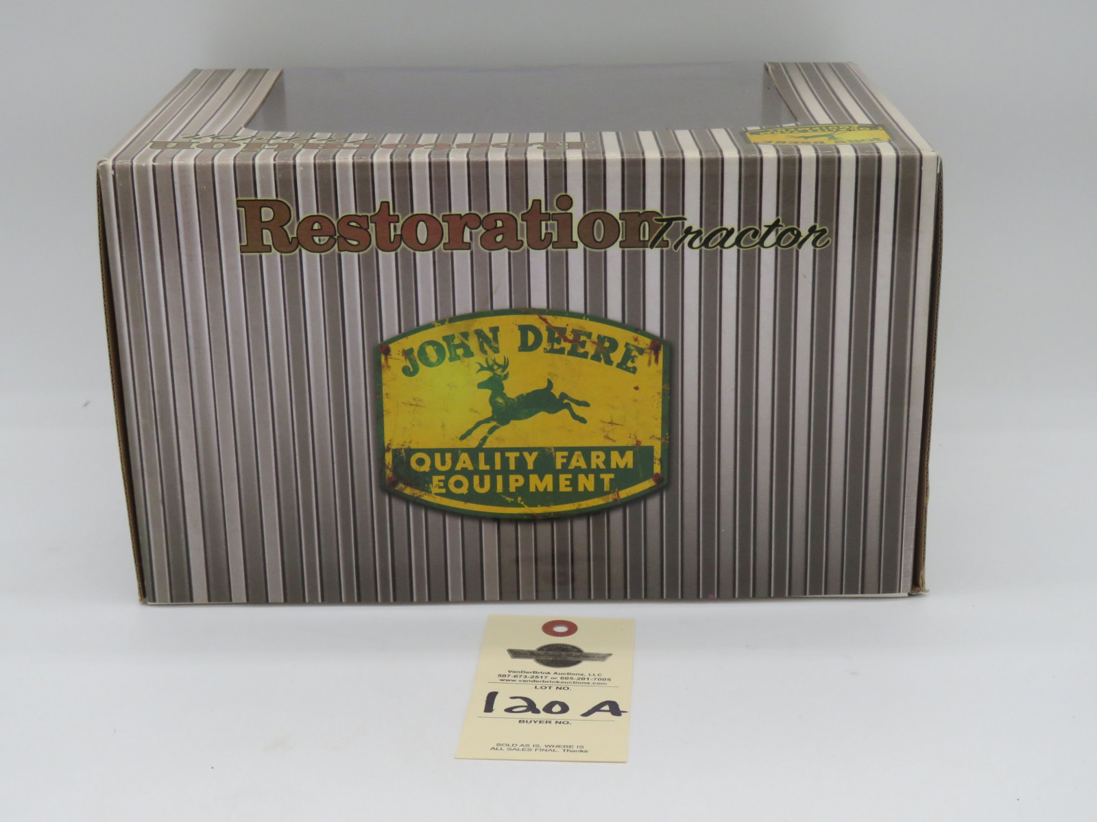 RESTORATION TRACTOR JOHN DEERE MODEL 70 & ACCESSORIES NIB  1/16TH SCALE - Image 4