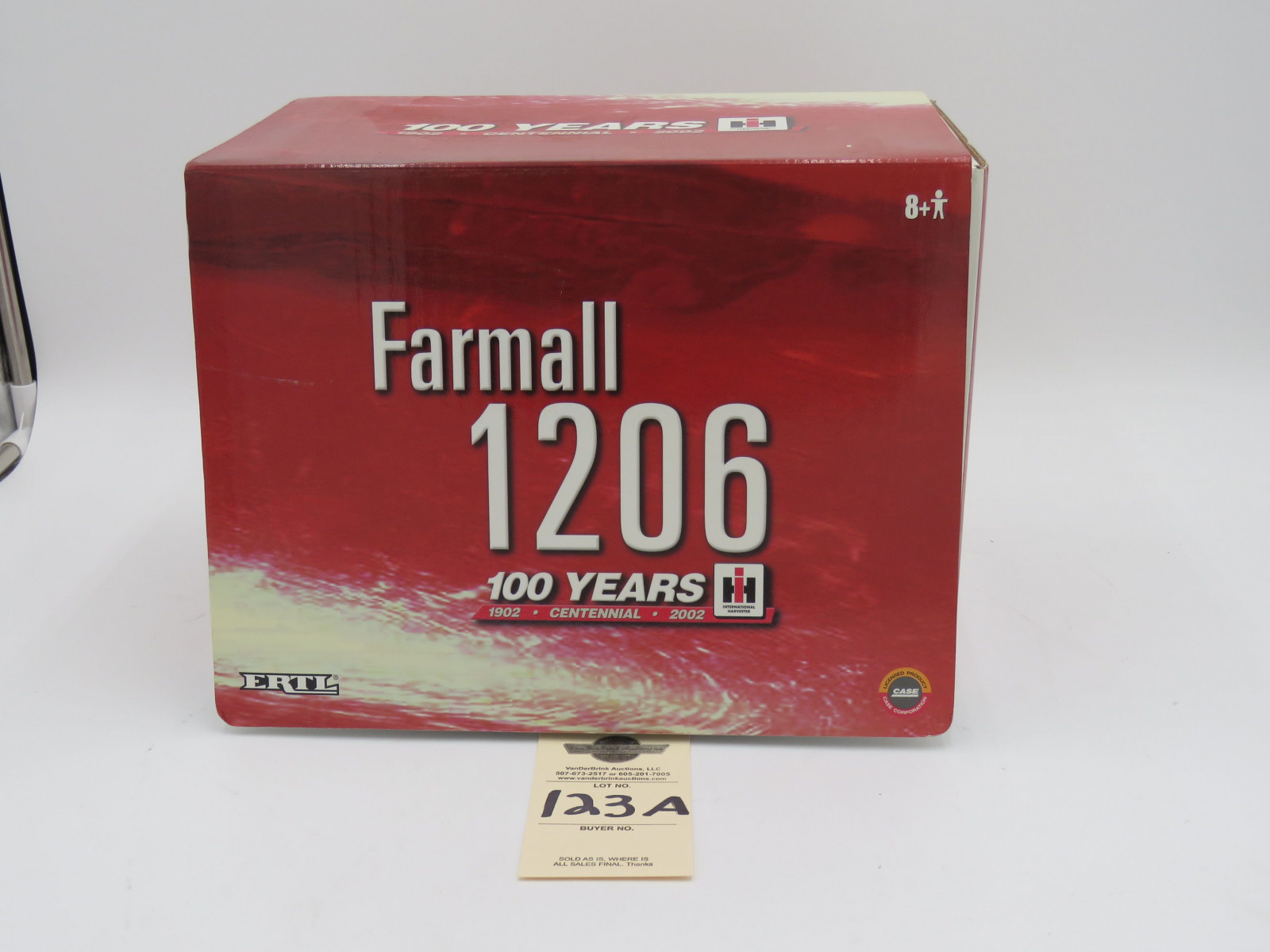 ERTL CENTENNIAL EDITION FARMALL 1206 ERTL THIS FARMALL 1206 MODEL IS THE THIRD IN THE 4 PIECE 100TH ANNIVERSARY SERIES, 1:16 SCALE NIB - Image 3