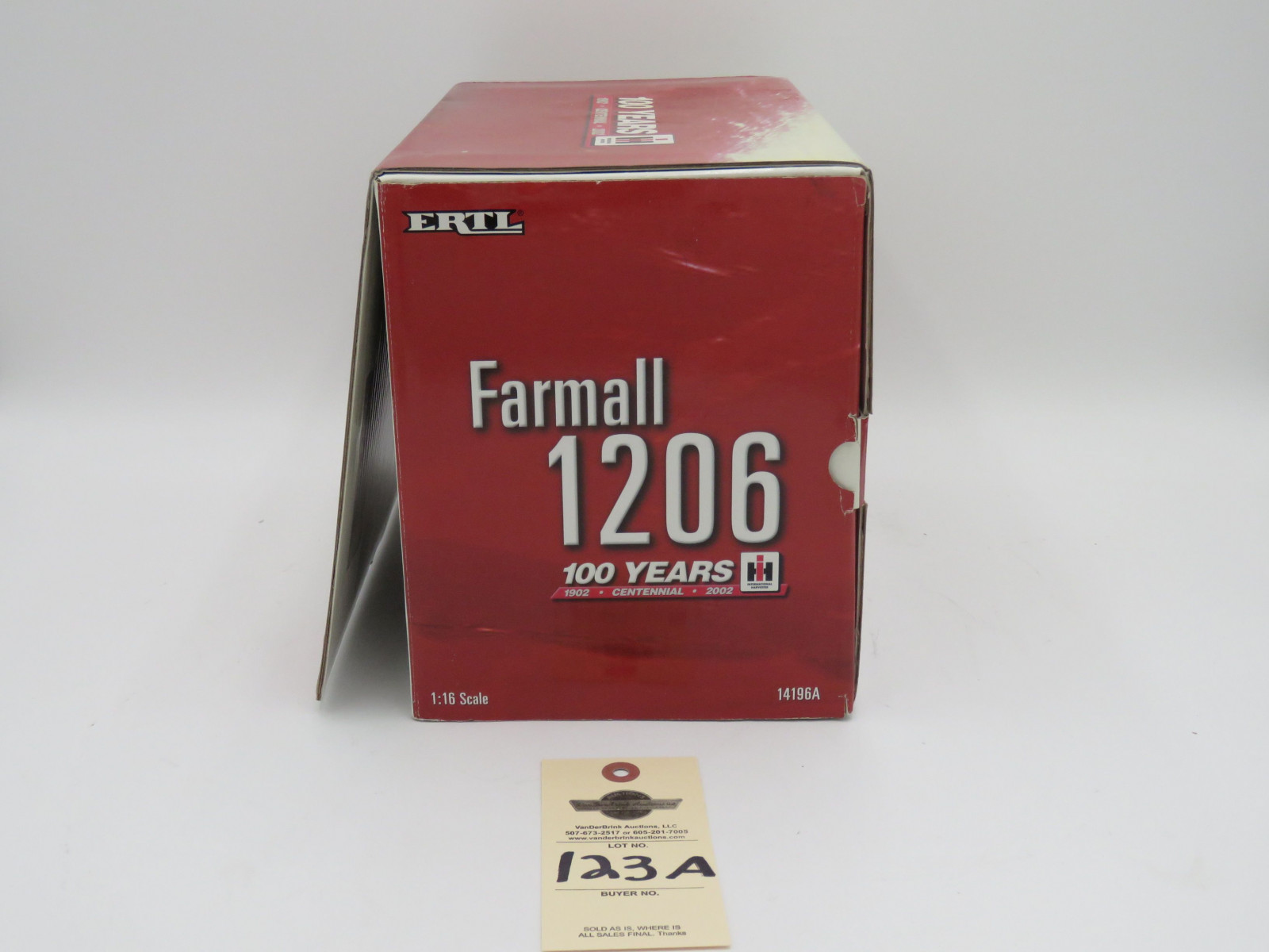 ERTL CENTENNIAL EDITION FARMALL 1206 ERTL THIS FARMALL 1206 MODEL IS THE THIRD IN THE 4 PIECE 100TH ANNIVERSARY SERIES, 1:16 SCALE NIB - Image 4