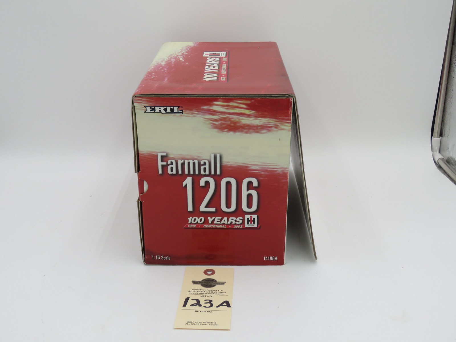 ERTL CENTENNIAL EDITION FARMALL 1206 ERTL THIS FARMALL 1206 MODEL IS THE THIRD IN THE 4 PIECE 100TH ANNIVERSARY SERIES, 1:16 SCALE NIB - Image 6