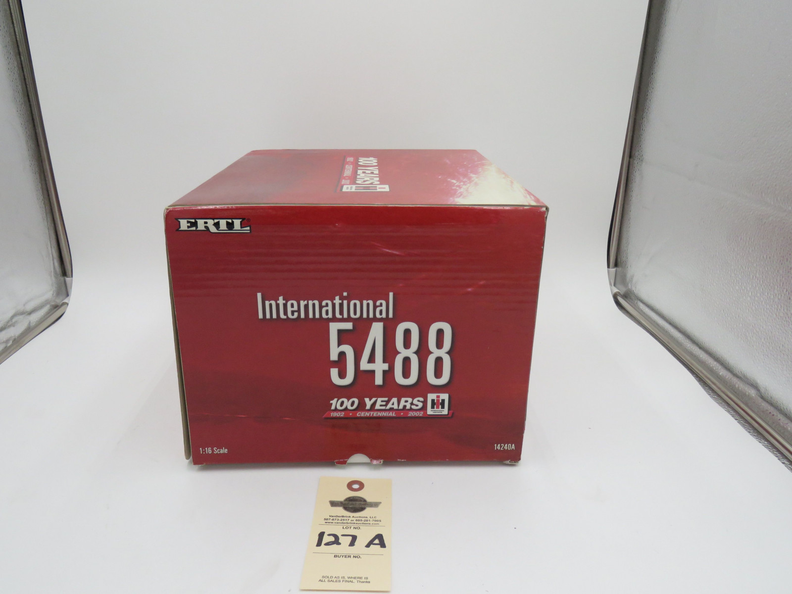 2002 ERTL INTERNATIONAL 5488 NIB 1/16TH SCALE - Image 4