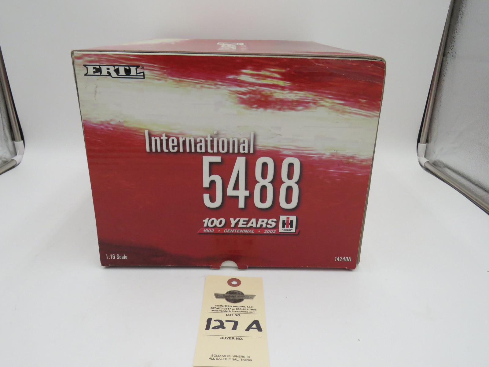 2002 ERTL INTERNATIONAL 5488 NIB 1/16TH SCALE - Image 6