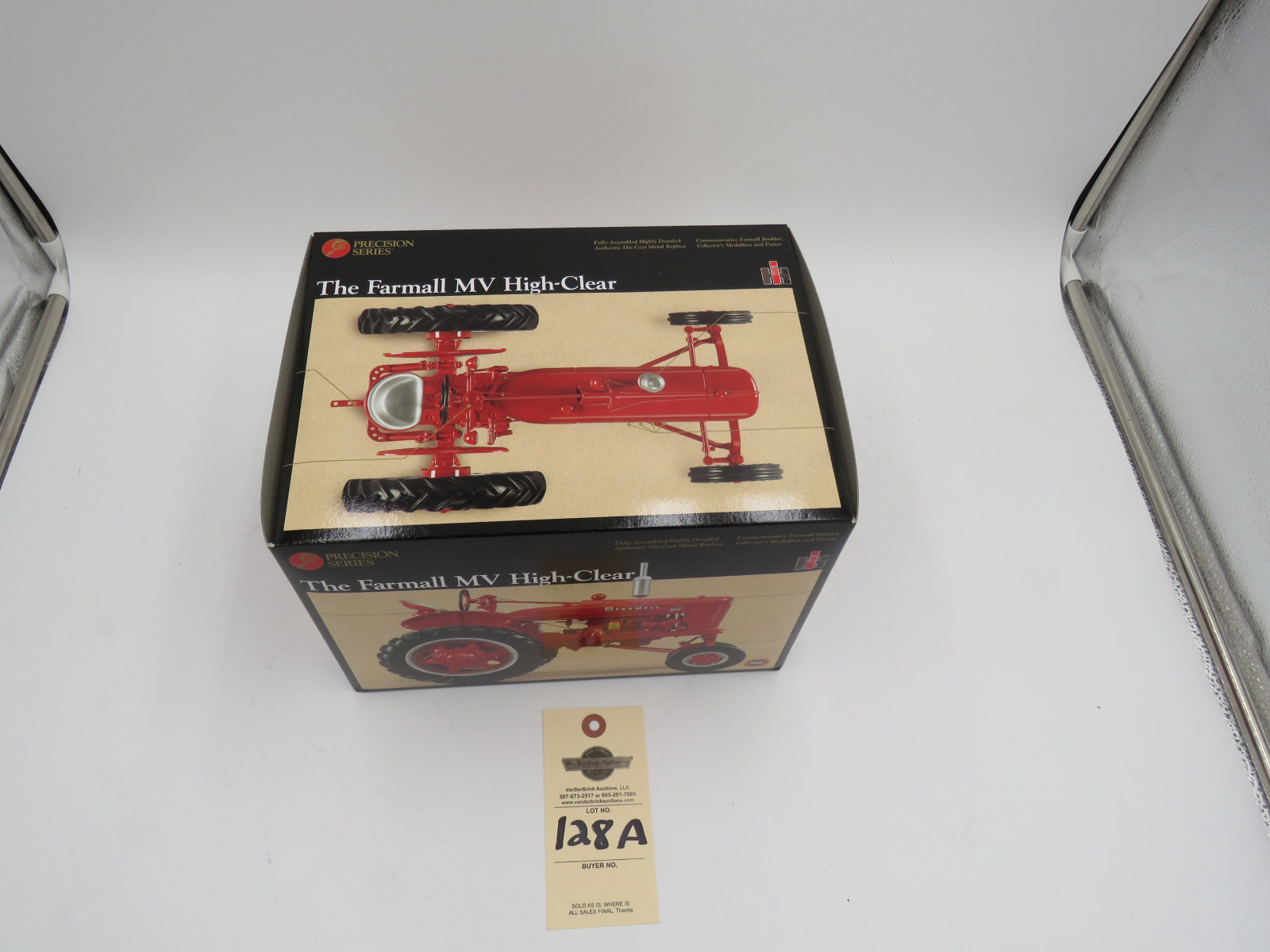ERTL PRECISION SERIES THE FARMALL MV  NIB HIGHLY DETAILED AUTHENTIC DIE CAST METAL REPLICA 1/16TH SCALE - Image 2