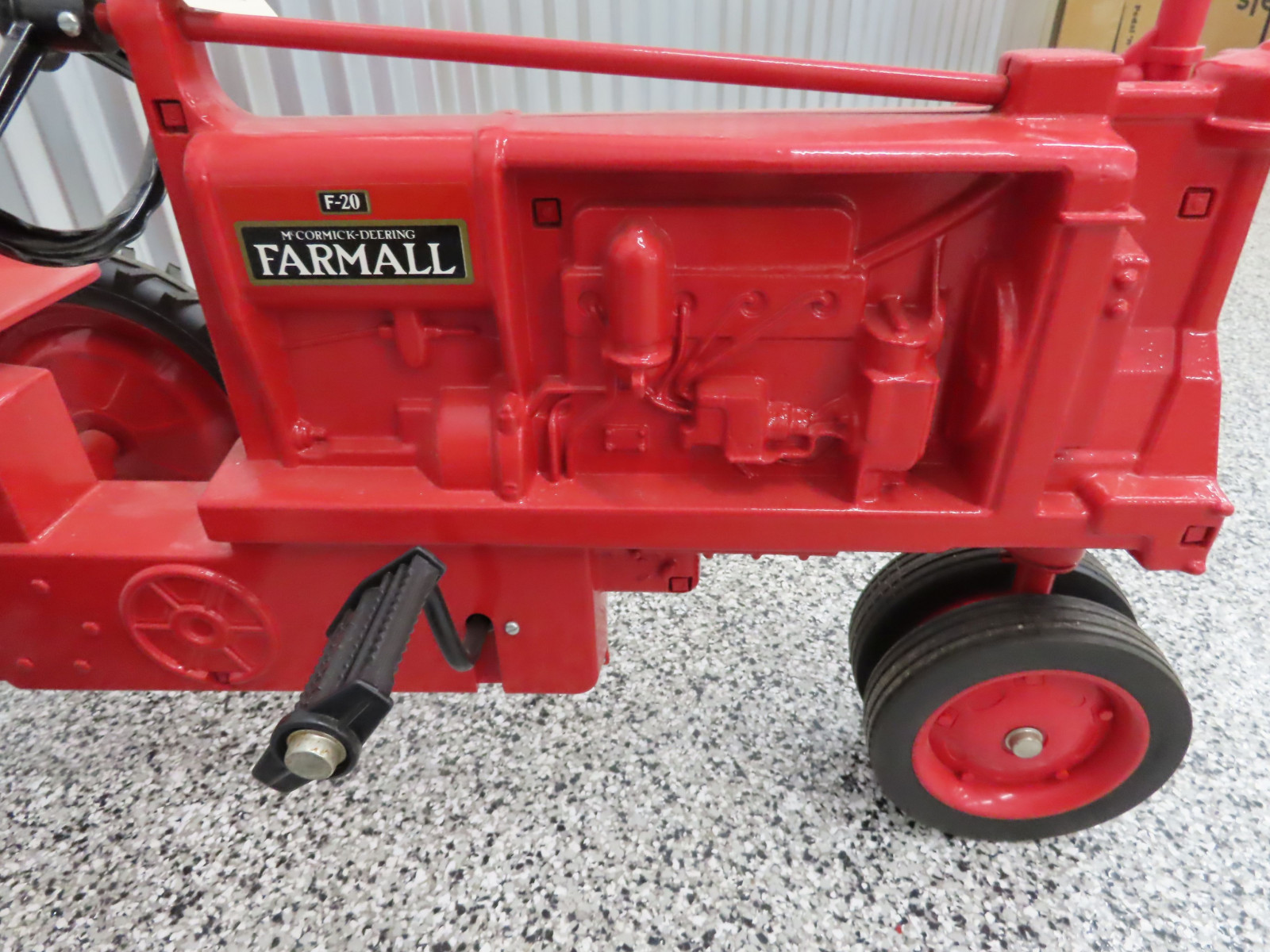 Ertl Farmall F-20 Pedal Tractor - Image 10
