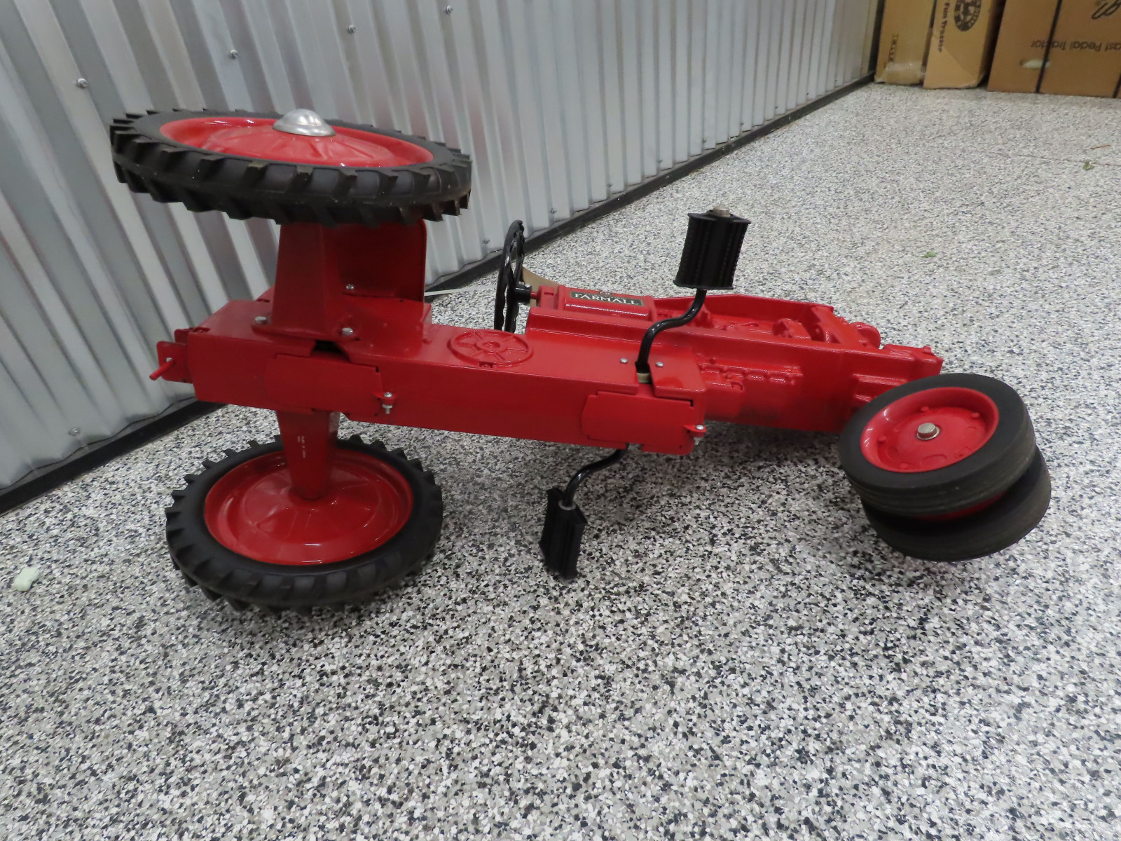 Ertl Farmall F-20 Pedal Tractor - Image 11