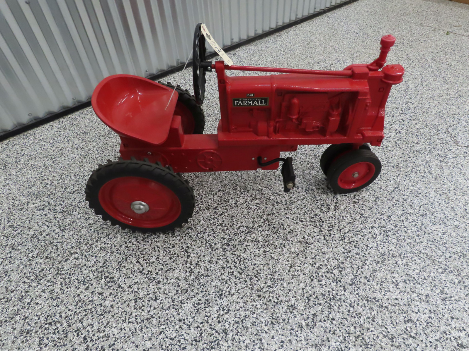 Ertl Farmall F-20 Pedal Tractor - Image 12