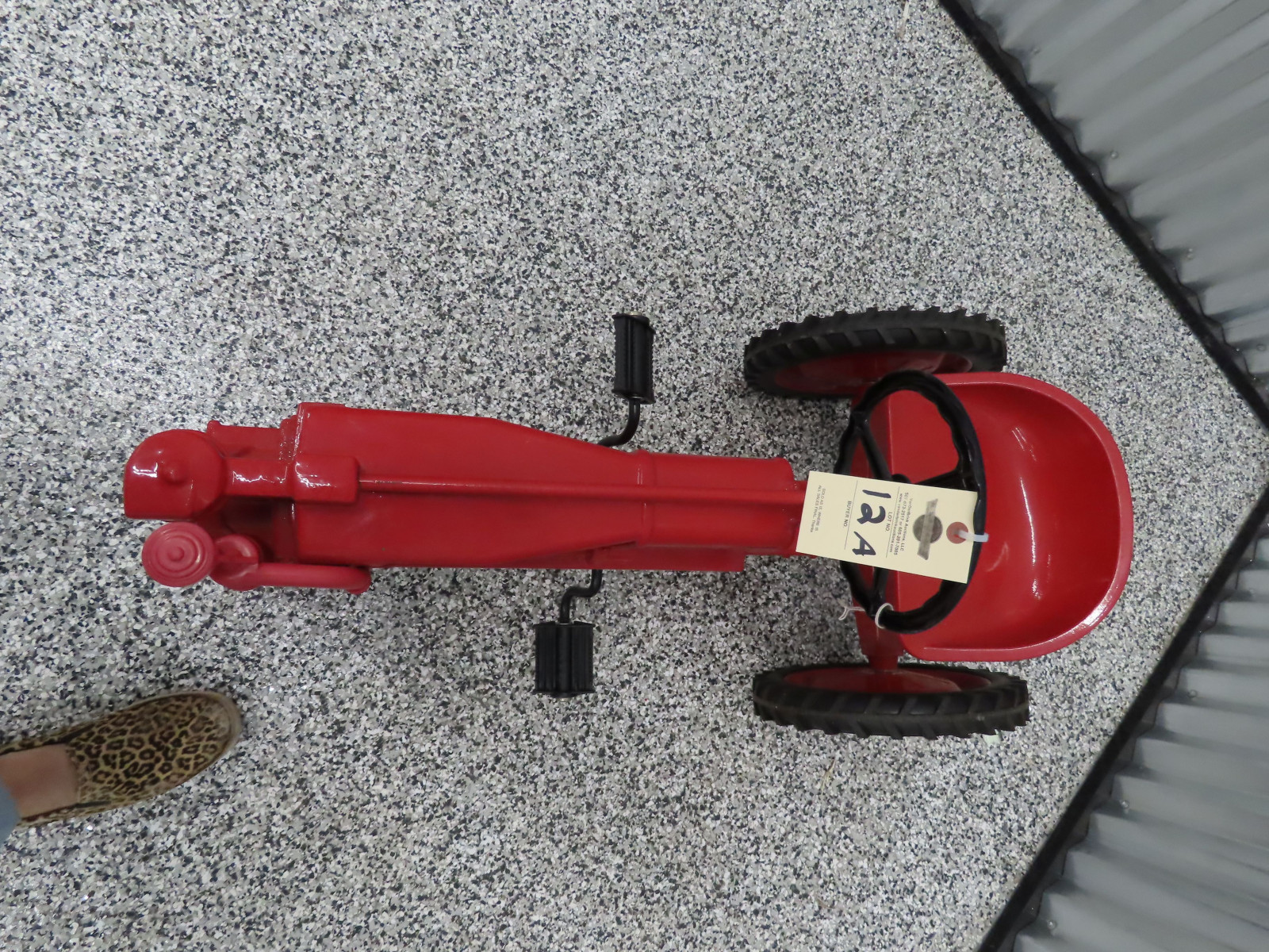 Ertl Farmall F-20 Pedal Tractor - Image 4