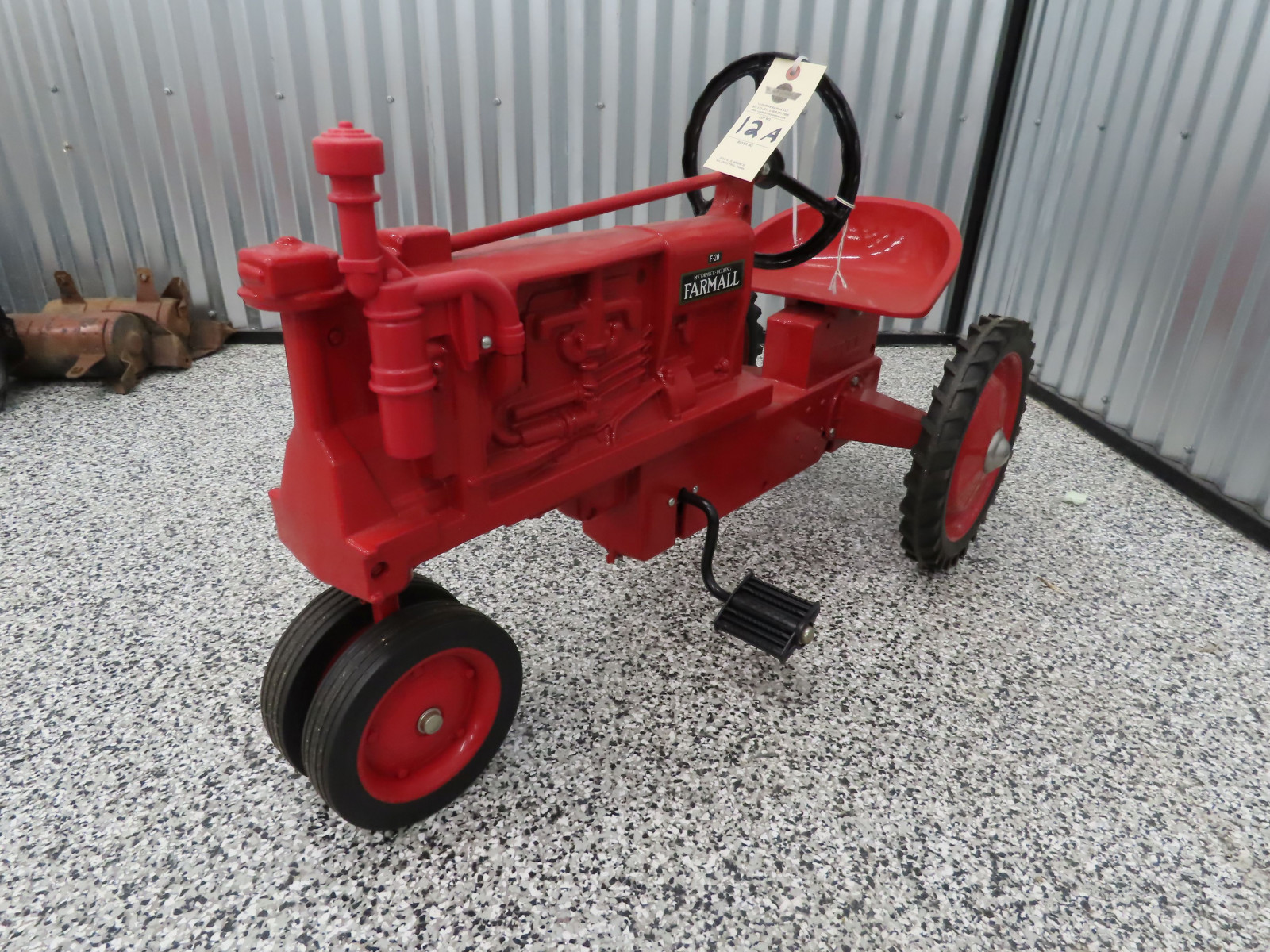 Ertl Farmall F-20 Pedal Tractor - Image 5