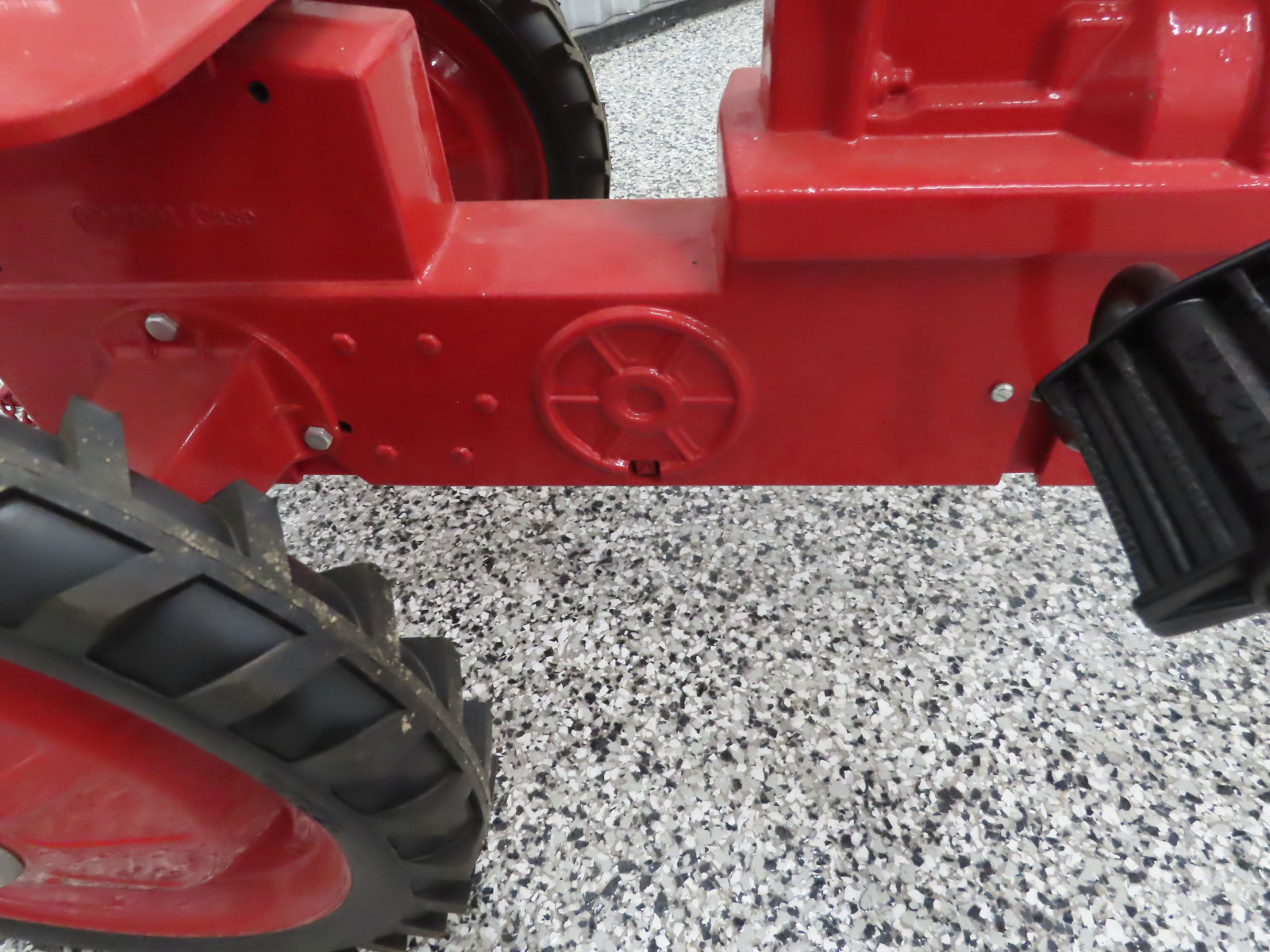 Ertl Farmall F-20 Pedal Tractor - Image 9