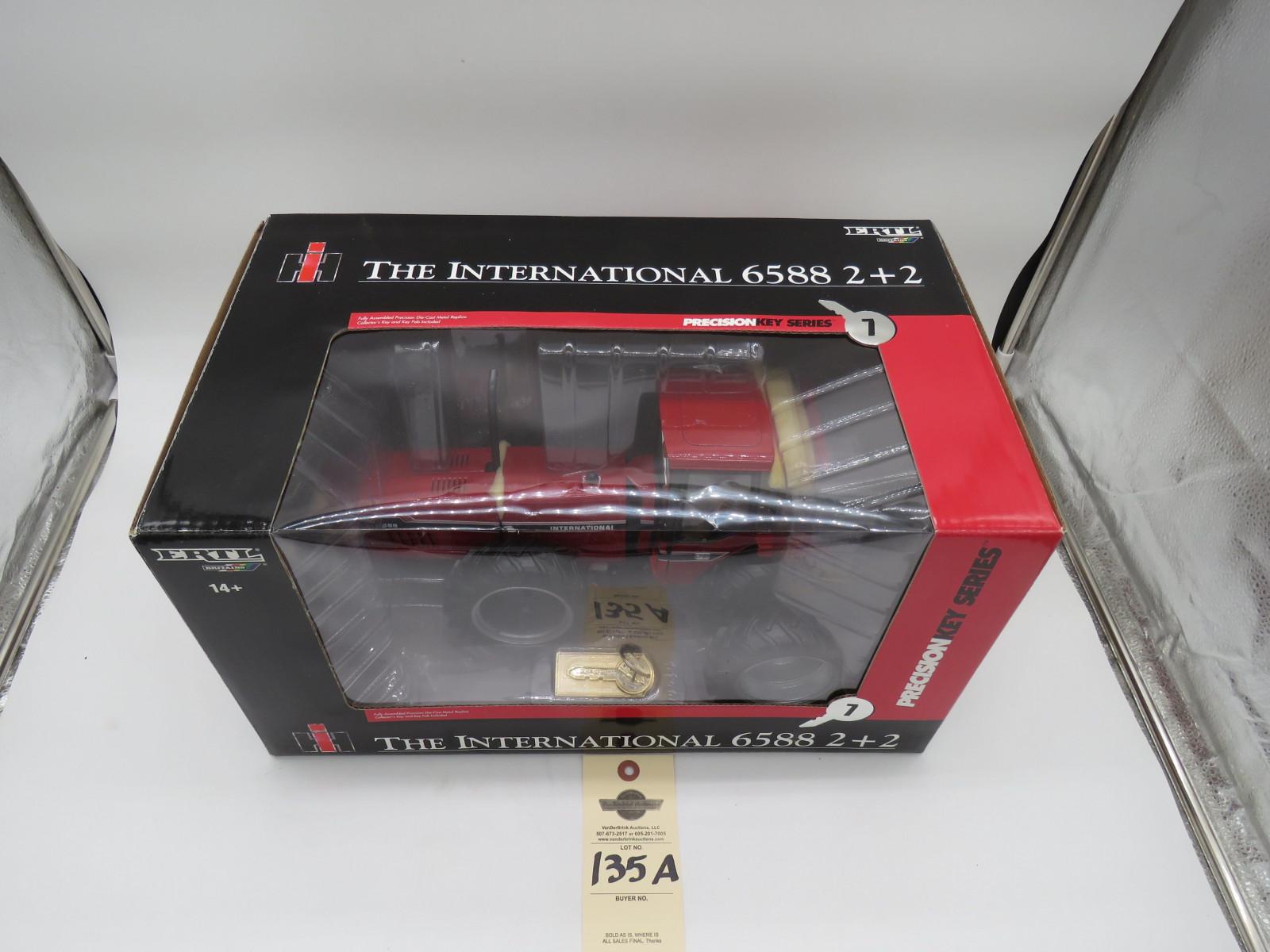 ERTL PRECISION KEY SERIES 1 THE INTERNATIONAL 6588 2+2 ERTL1/16TH SCALE  NIB METAL DIECAST - Image 2