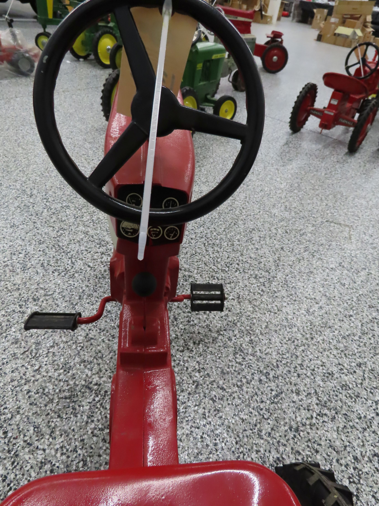 Ertl Farmall 560 Pedal Tractor - Image 11