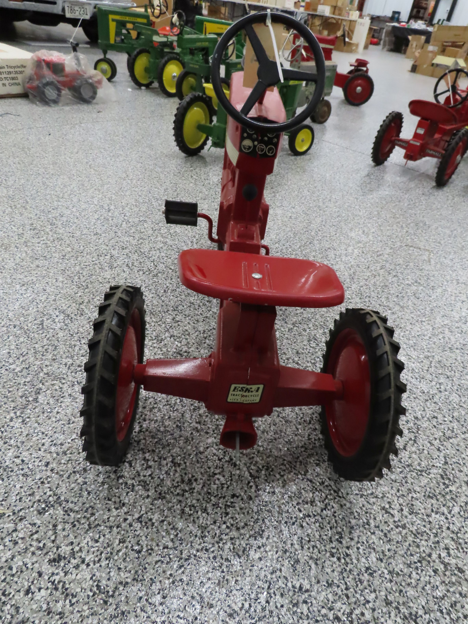 Ertl Farmall 560 Pedal Tractor - Image 12