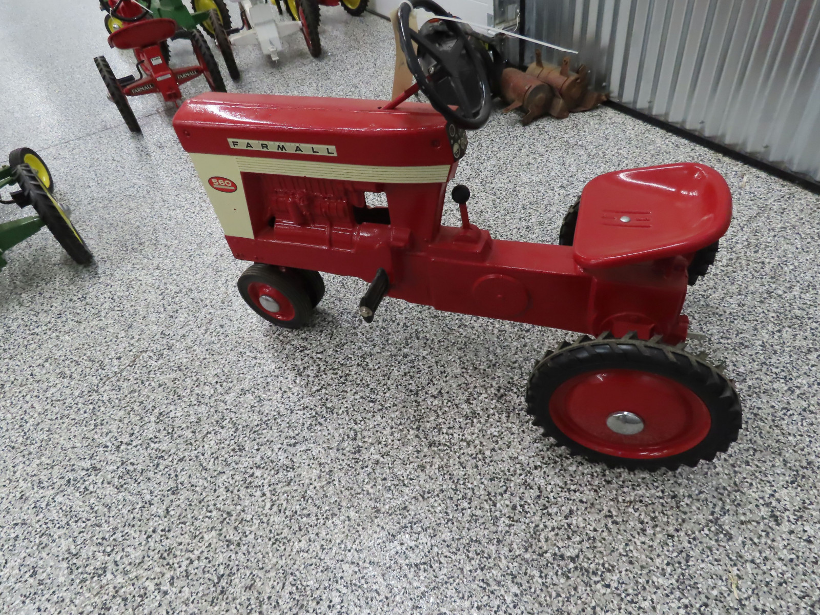 Ertl Farmall 560 Pedal Tractor - Image 13