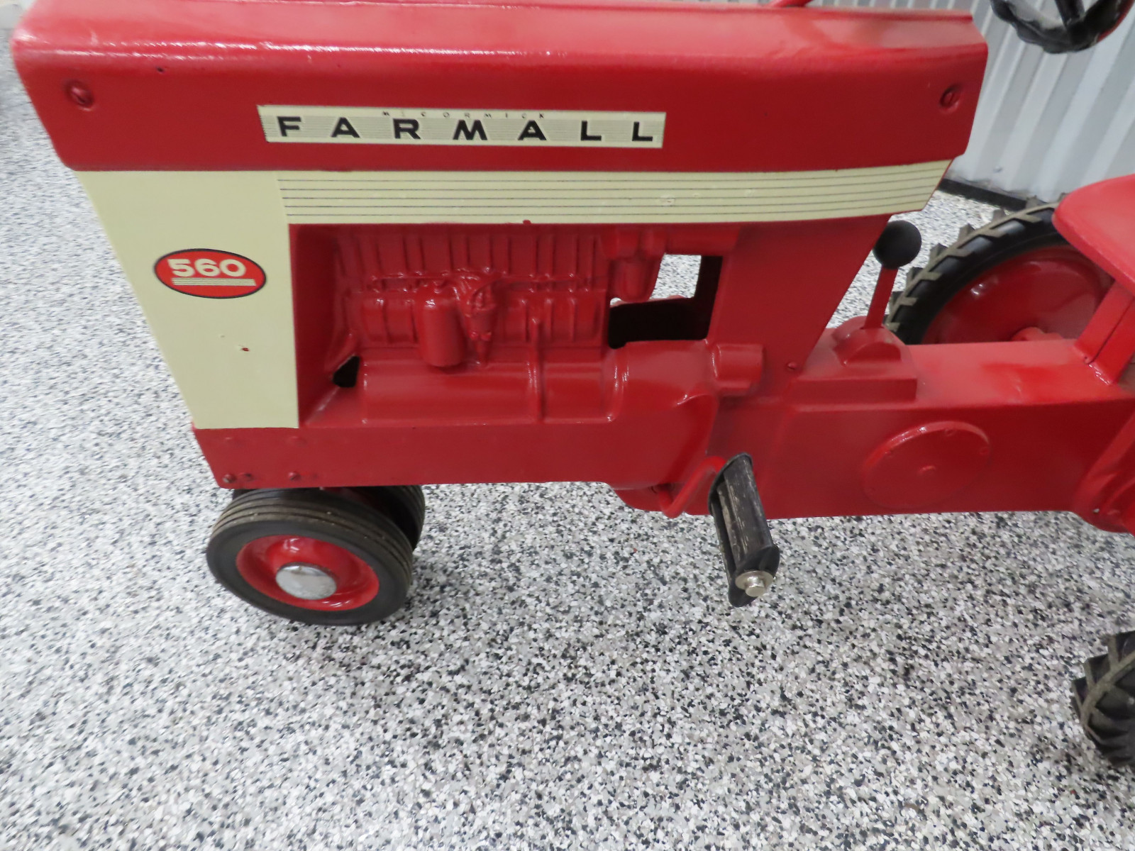 Ertl Farmall 560 Pedal Tractor - Image 14