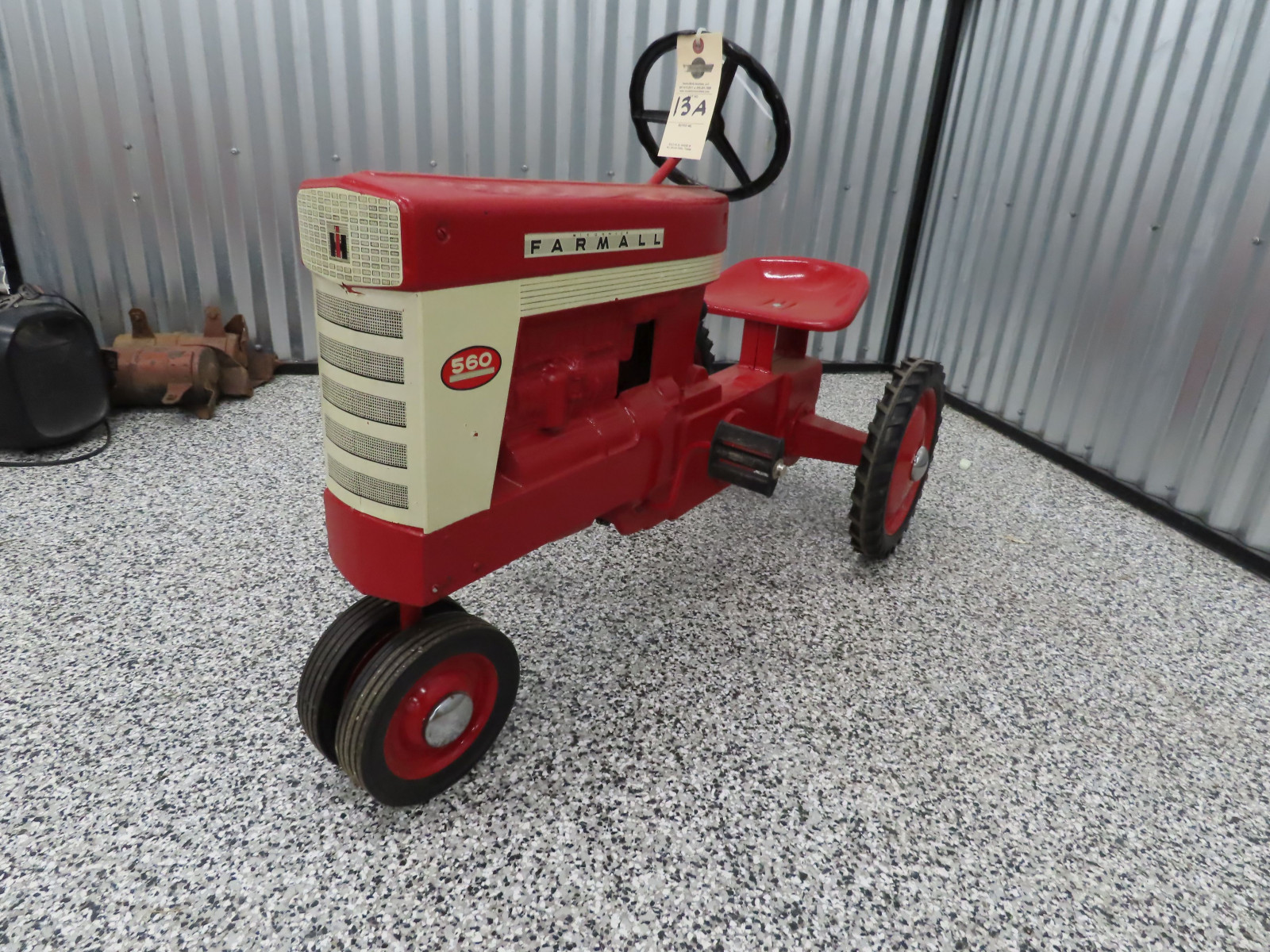 Ertl Farmall 560 Pedal Tractor - Image 15