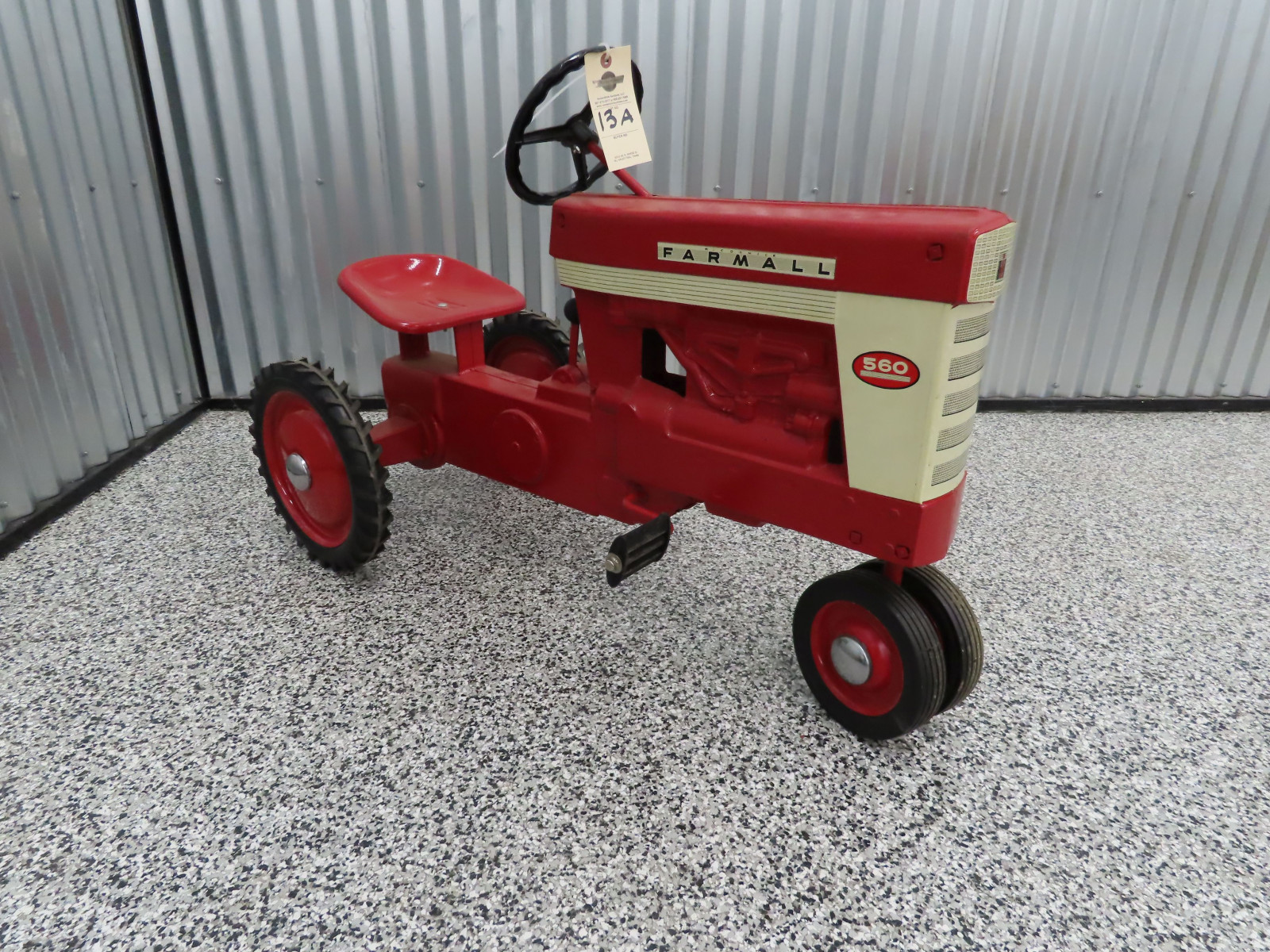 Ertl Farmall 560 Pedal Tractor - Image 7