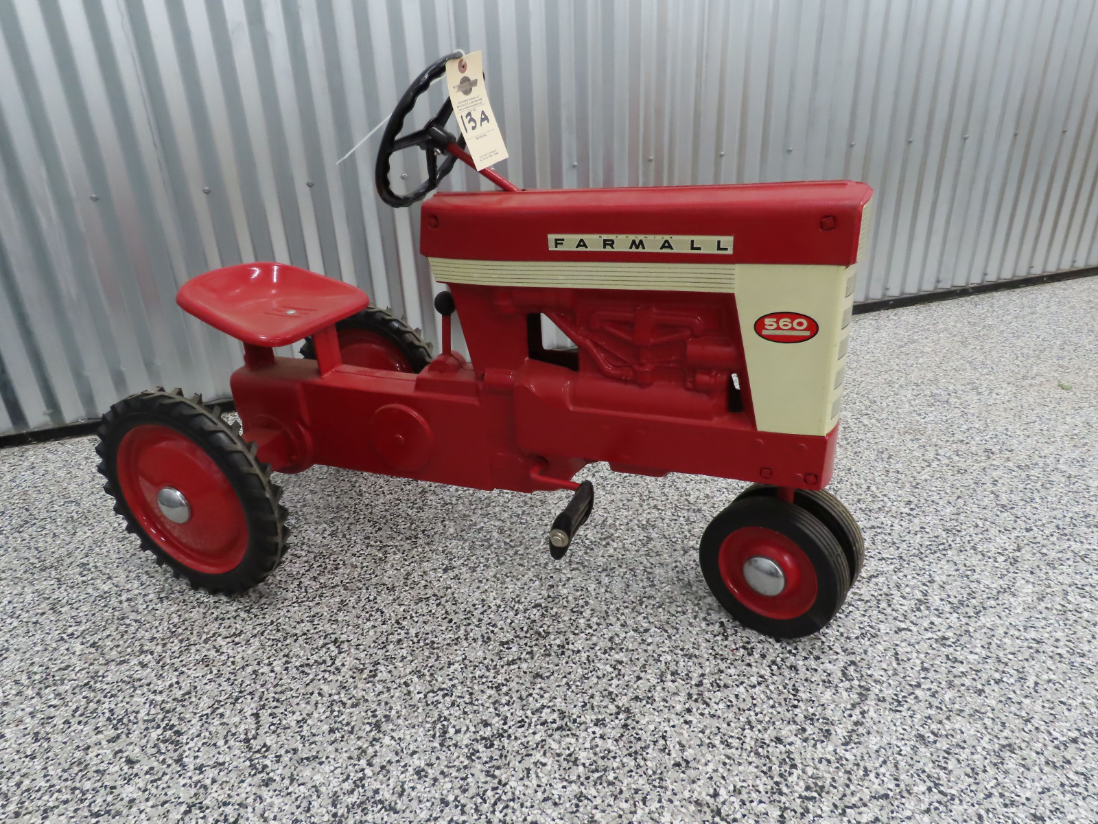 Ertl Farmall 560 Pedal Tractor - Image 8
