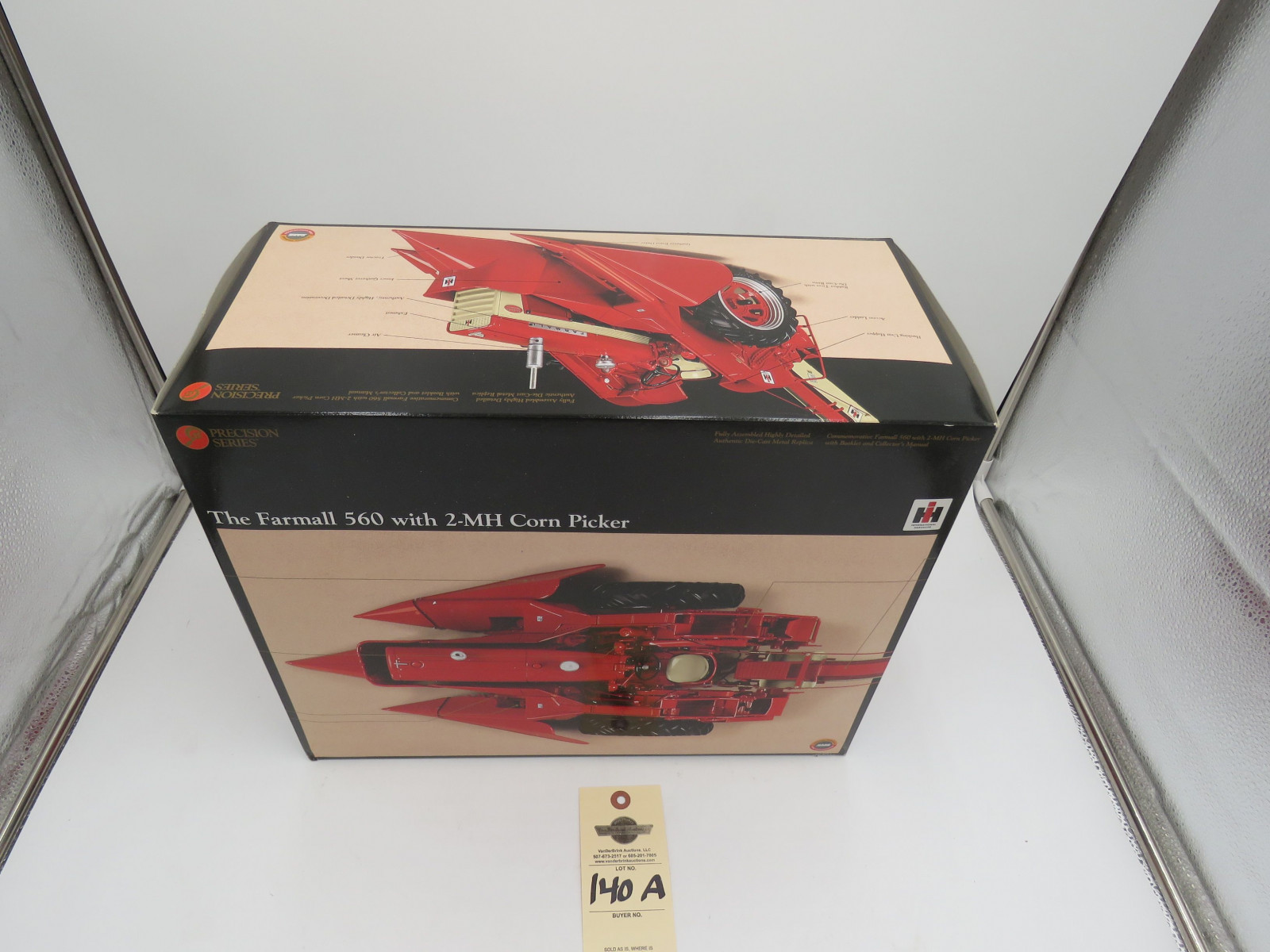 2000 ERTL PRECISION SERIES THE FARMALL 560 WITH 2-MH CORN PICKER NIB 1/16 SCALE DIE-CAST METAL - Image 2