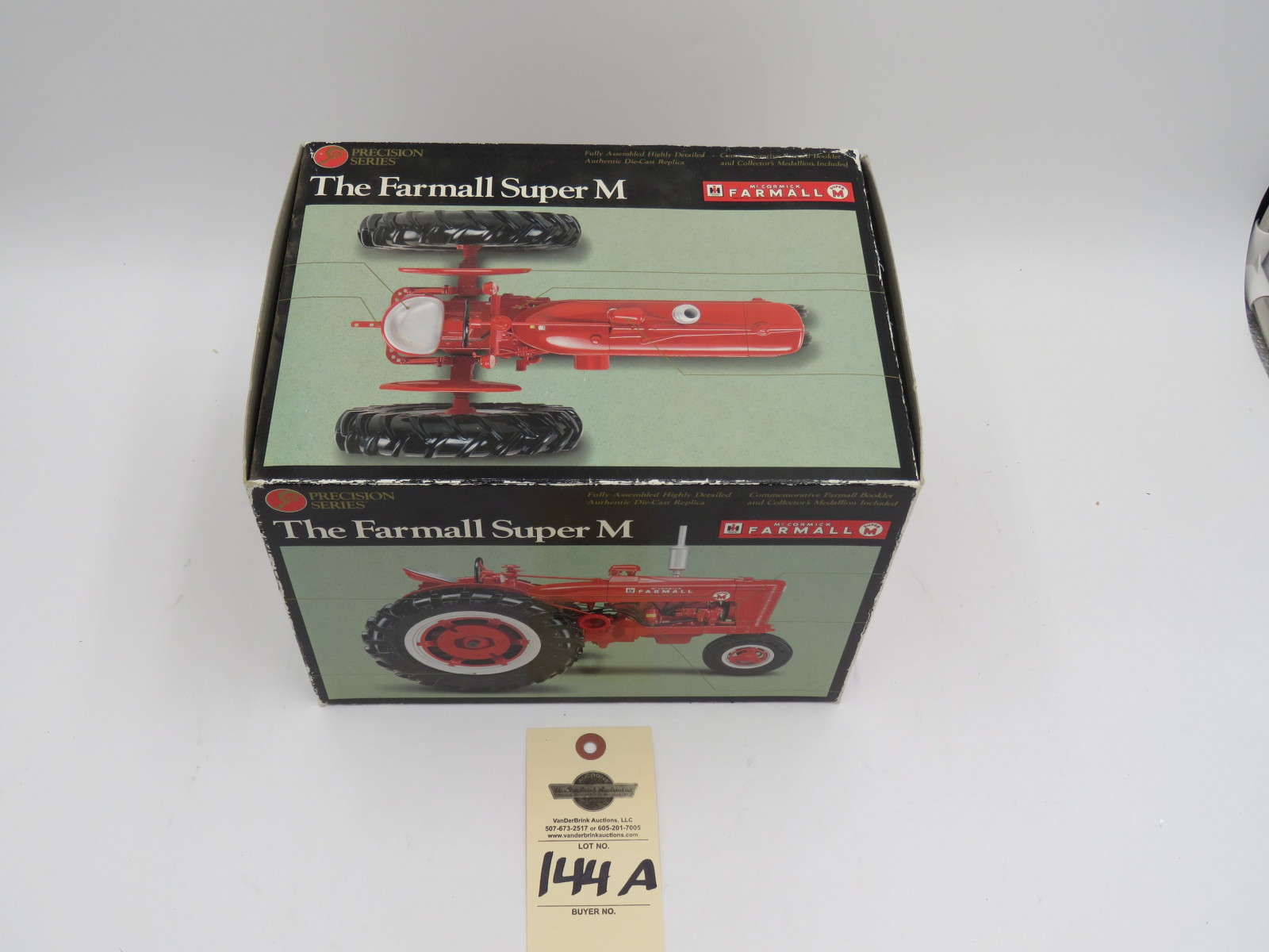 1996 ERTL PRECISION SERIES FARMALL SUPER M ERTL 1/16 SCALE NIB, BOX HAS SOME WEAR - Image 2
