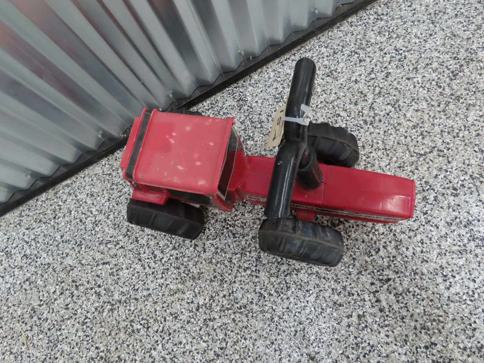 International Plastic Ride On 6588 Tractor - Image 3