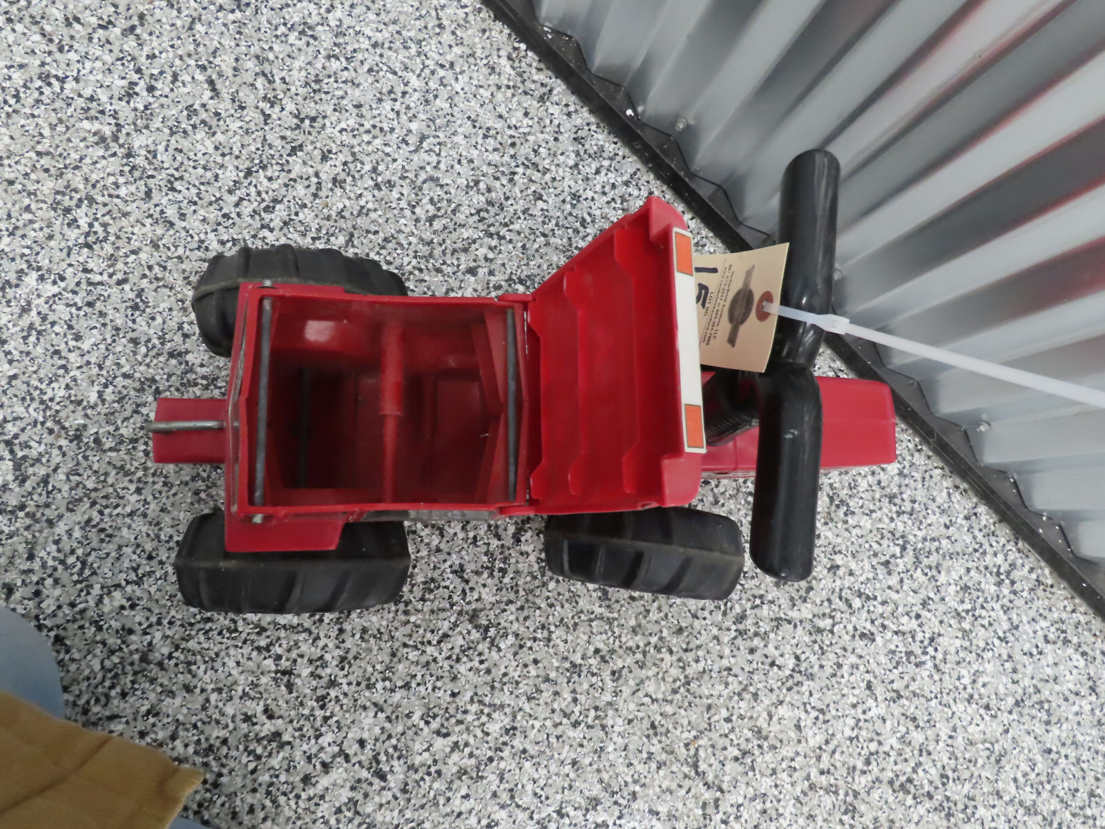 International Plastic Ride On 6588 Tractor - Image 5