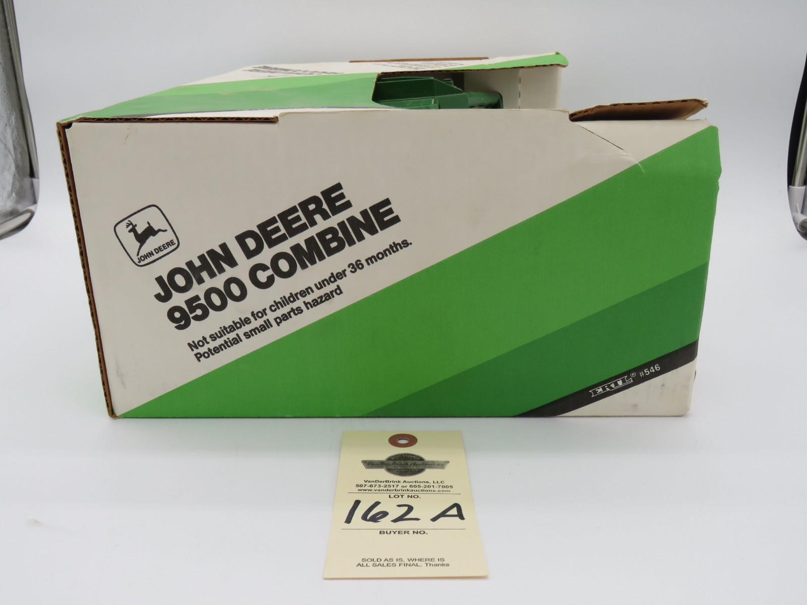 1989 ERTL JOHN DEERE 9500 COMBINE  1/28 SCALE NIB DIE CAST METAL REPLICA INTERCHANGEABLE FLOATING CORN AND GRAIN HEADS, PIVOTING GRAIN DISCHARGE SPOUT, ROTATING GRAIN REEL - Image 5