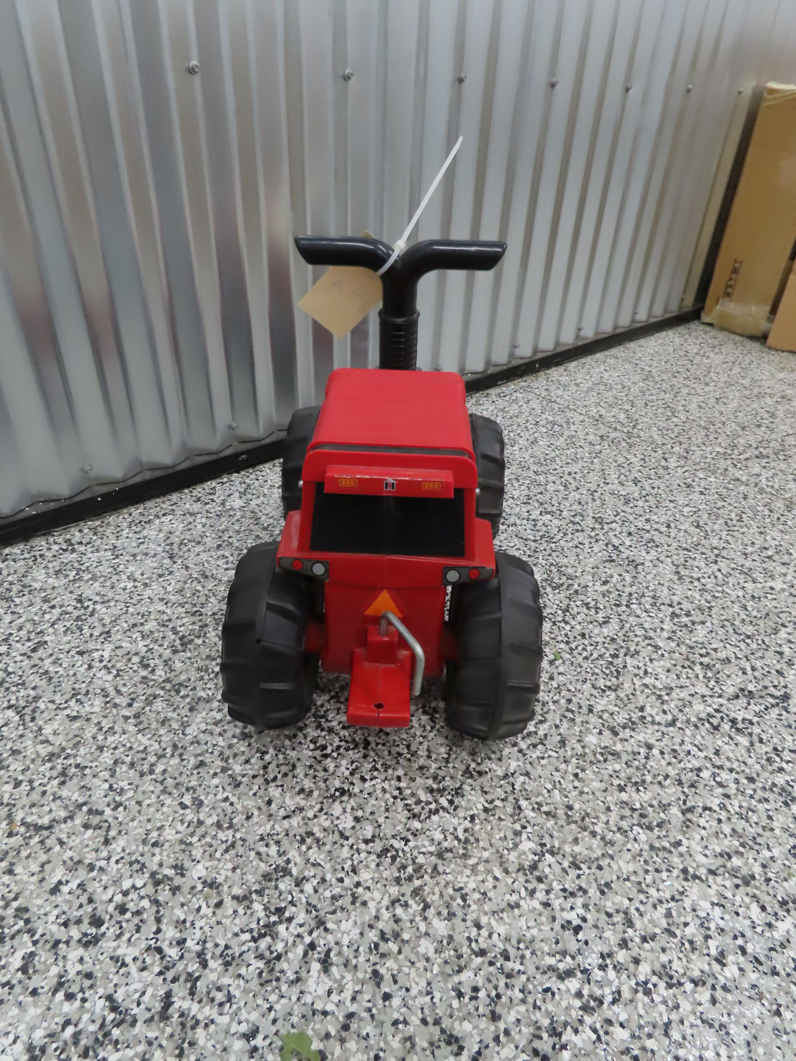 Plastic International 6588 Ride On Used - Image 5