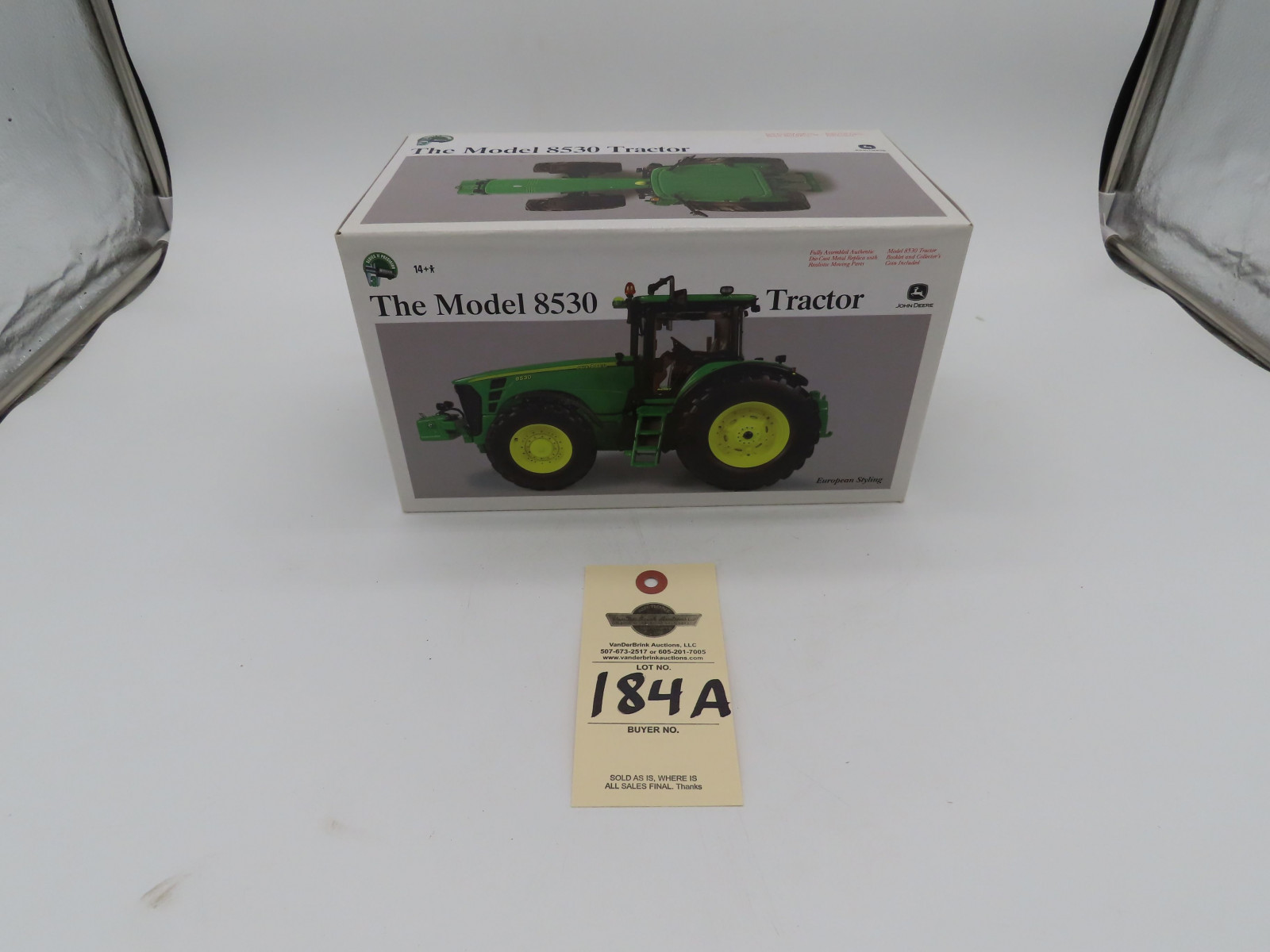 ERTL SERIES ll PRECISION 3 THE MODEL 8530 TRACTOR JD 1/32 SCALE  METAL DIECAST NIB - Image 1